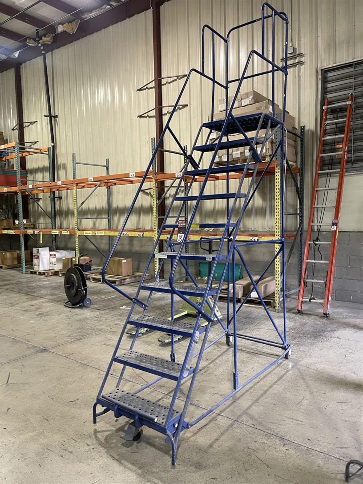 Louisville 10-Step Safety Ladder