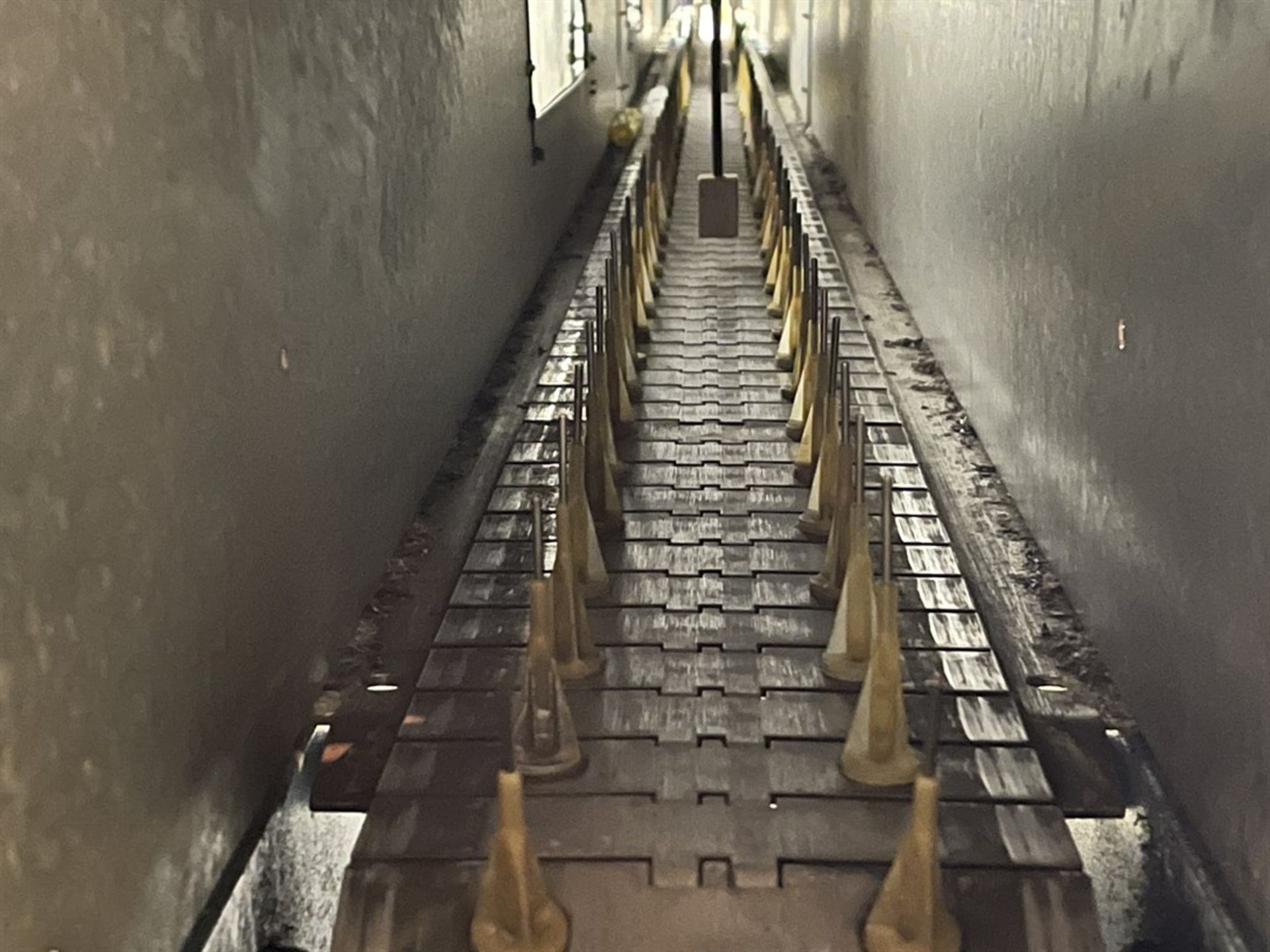 Acetone Bath Wash Line w/ Versa Vertical Feed Conveyor, Conveyor System w/ Pin Type Tool Holders, - Image 6 of 8