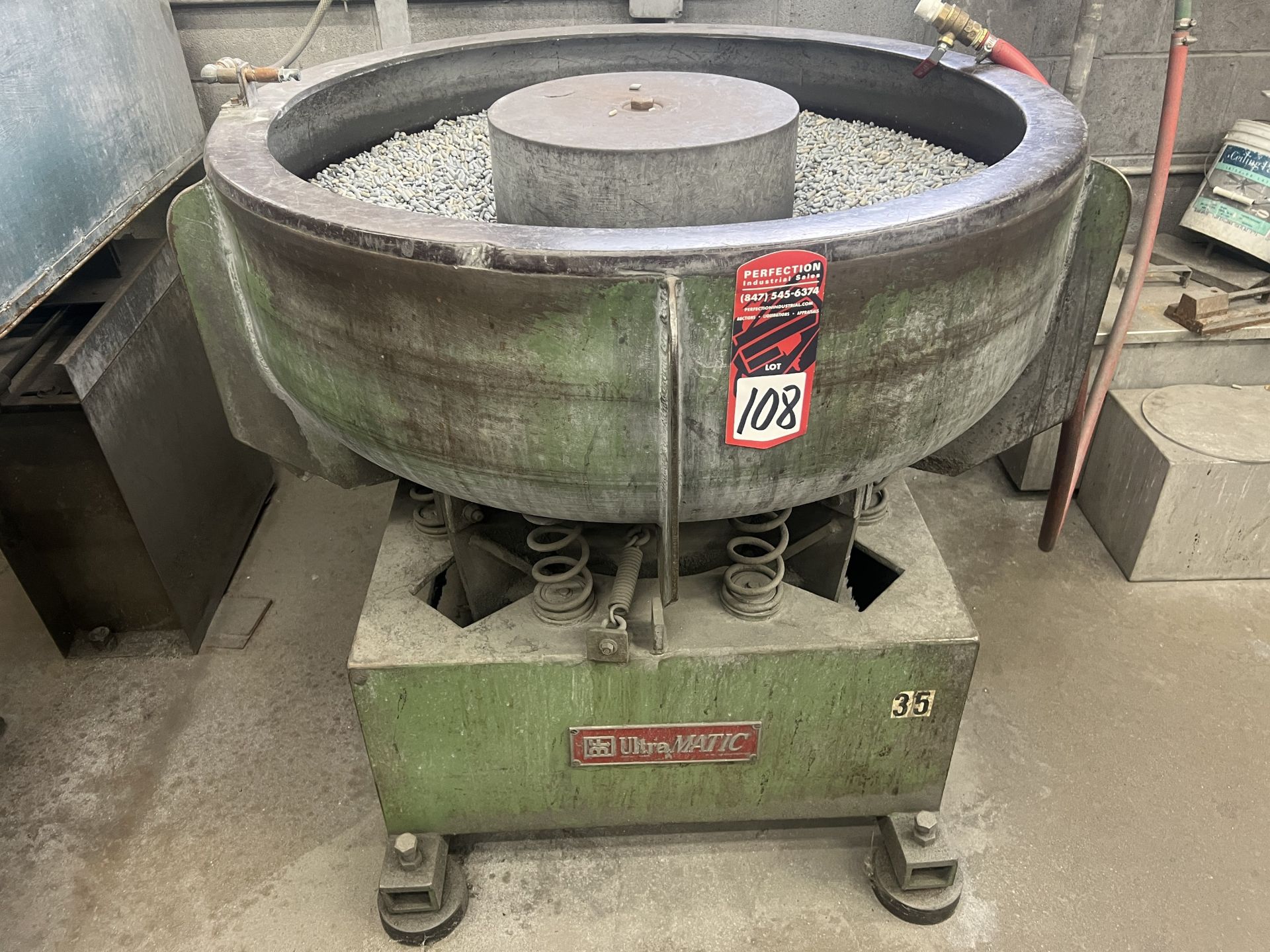 ULTRA-MATIC BB70 Vibratory Finishing Bowl, s/n 3744