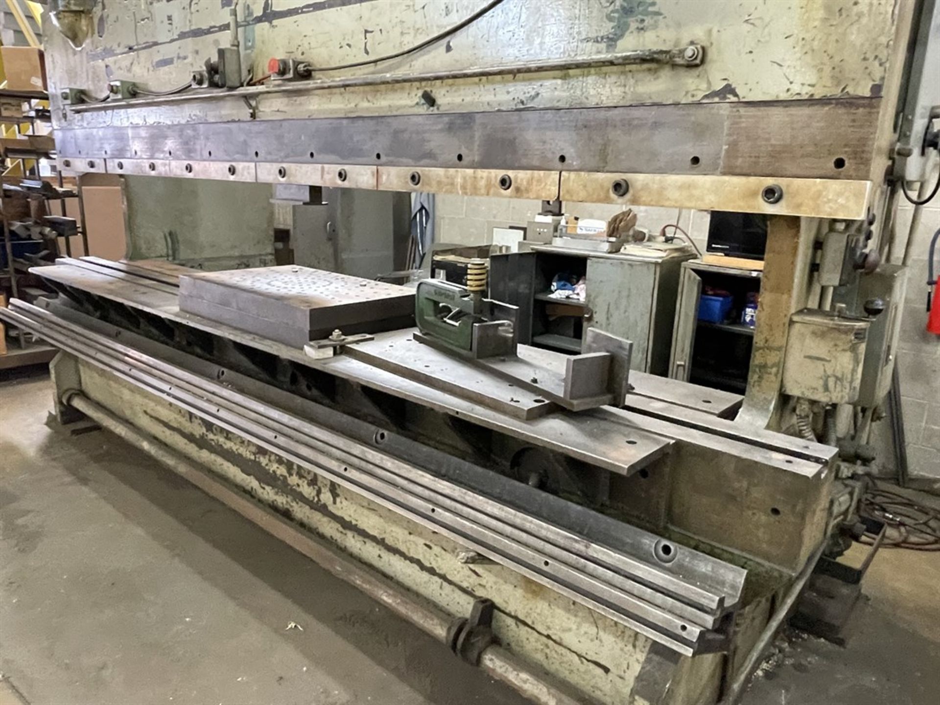 CHICAGO DREIS & KRUMP 4510-D Press Brake, s/n P8012, 150 Ton Capacity, 10’ Bed Length, 125” - Image 4 of 6