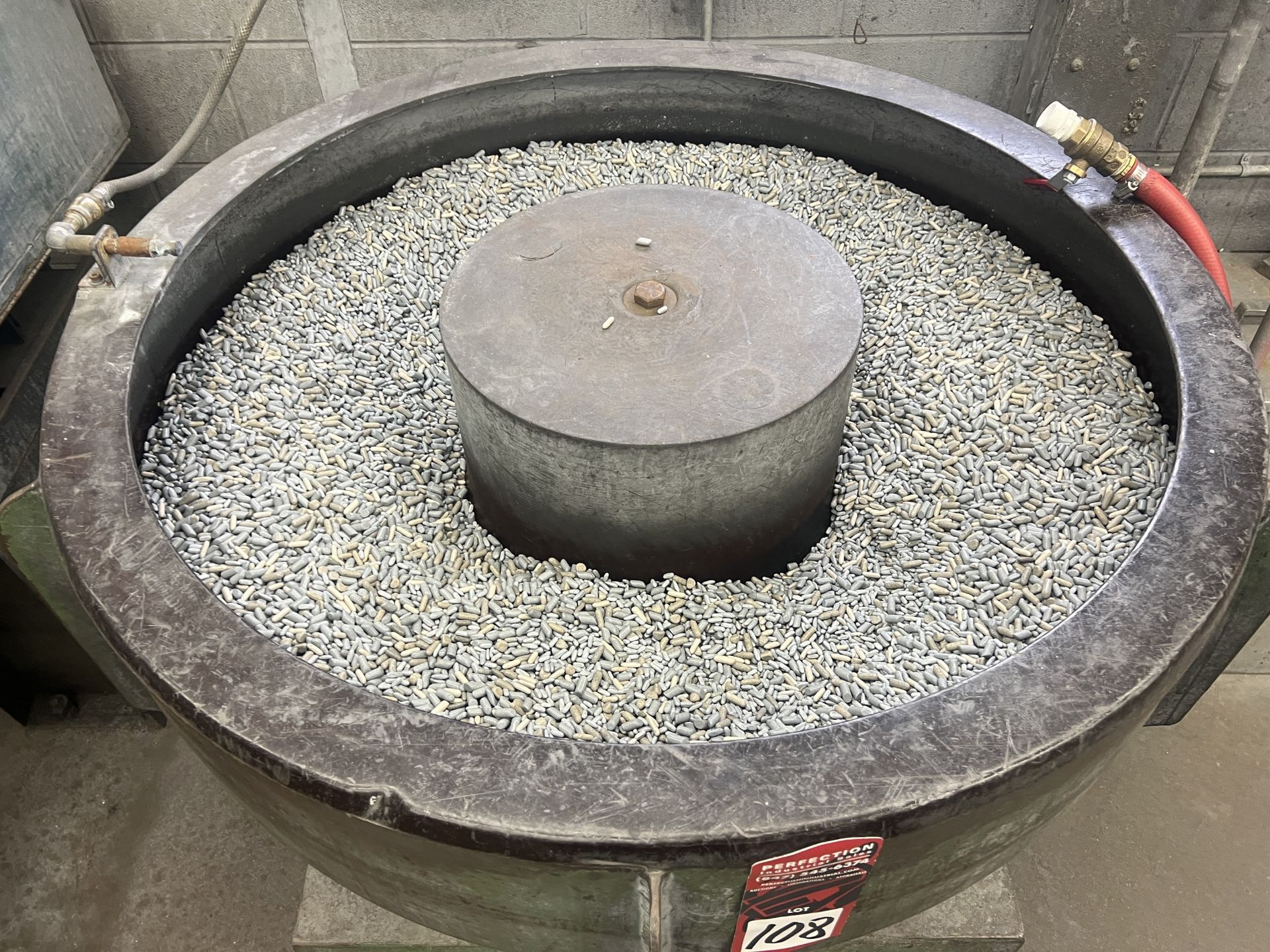 ULTRA-MATIC BB70 Vibratory Finishing Bowl, s/n 3744 - Image 3 of 3