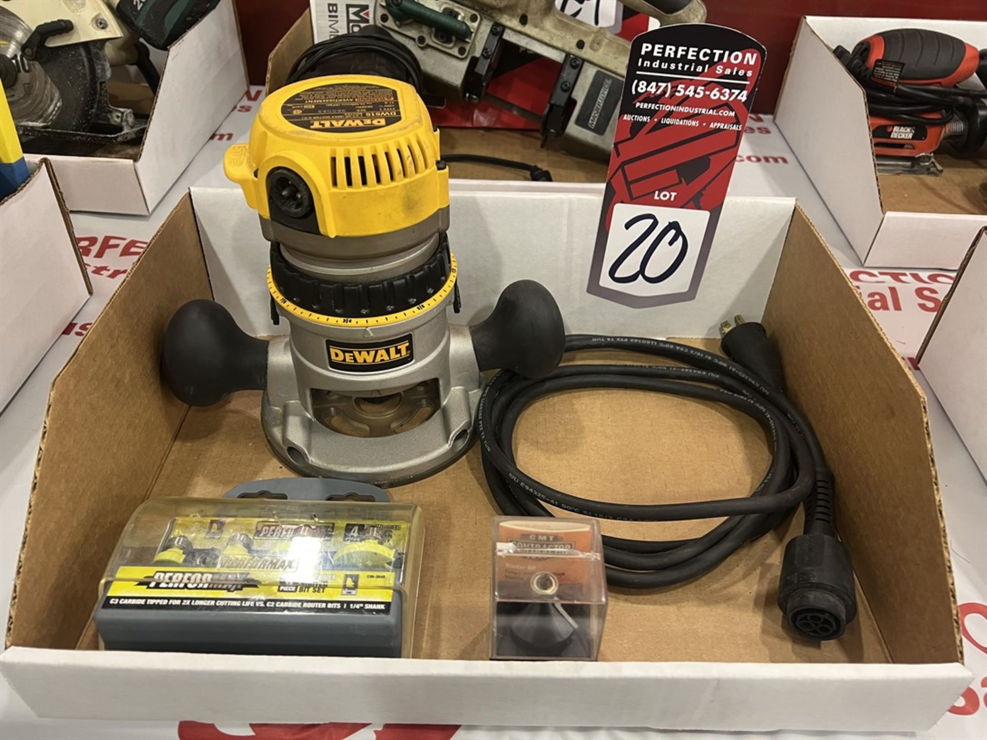 DEWALT DW616 Router