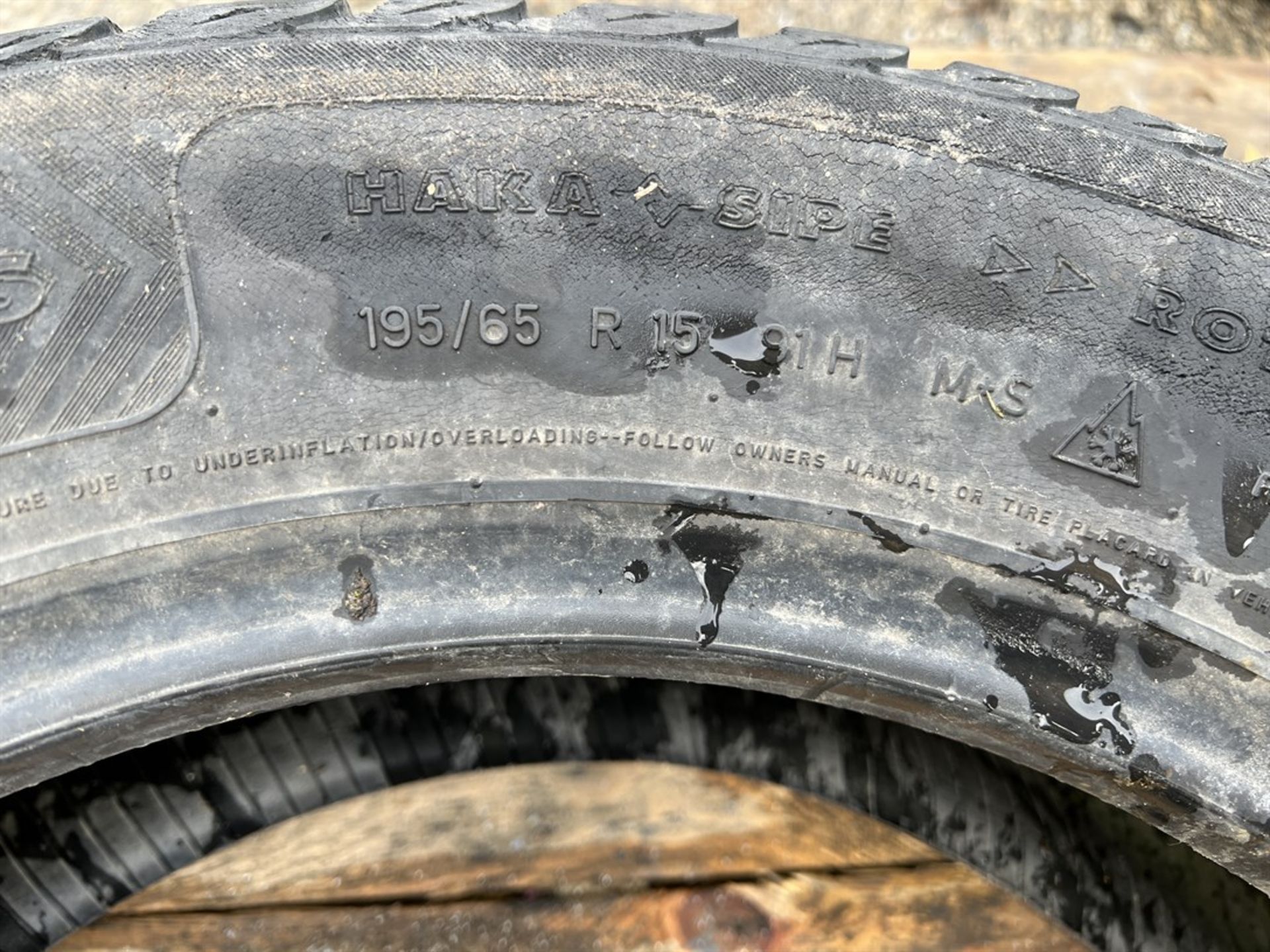 Lot Comprising (3) Tires, (1) 215/65R16 98T, (1) 195/65R15, and (1) 195/70R1491H Tubeless - Image 4 of 6