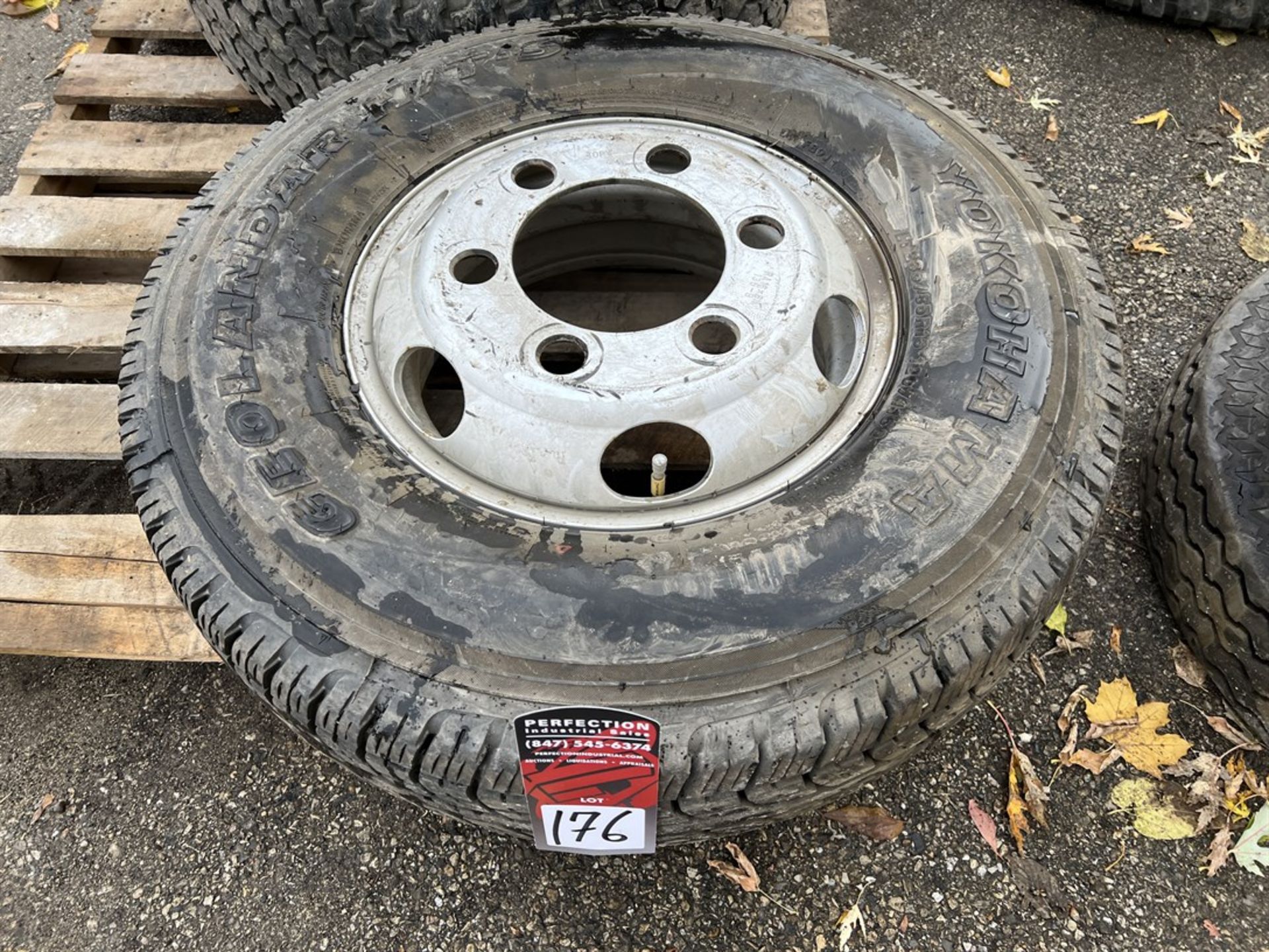 YOKOHAMA LT235/85R16-120/1160