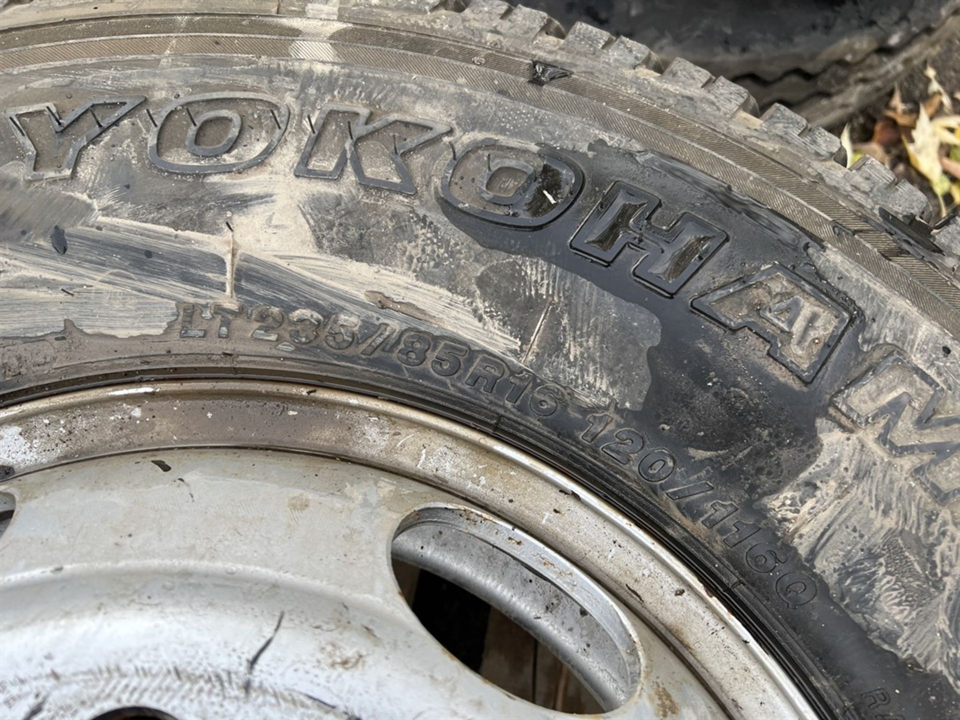 YOKOHAMA LT235/85R16-120/1160 - Image 4 of 4