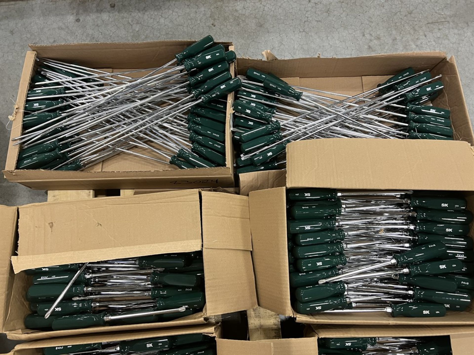 Pallet of Assorted Screwdrivers - Image 4 of 4