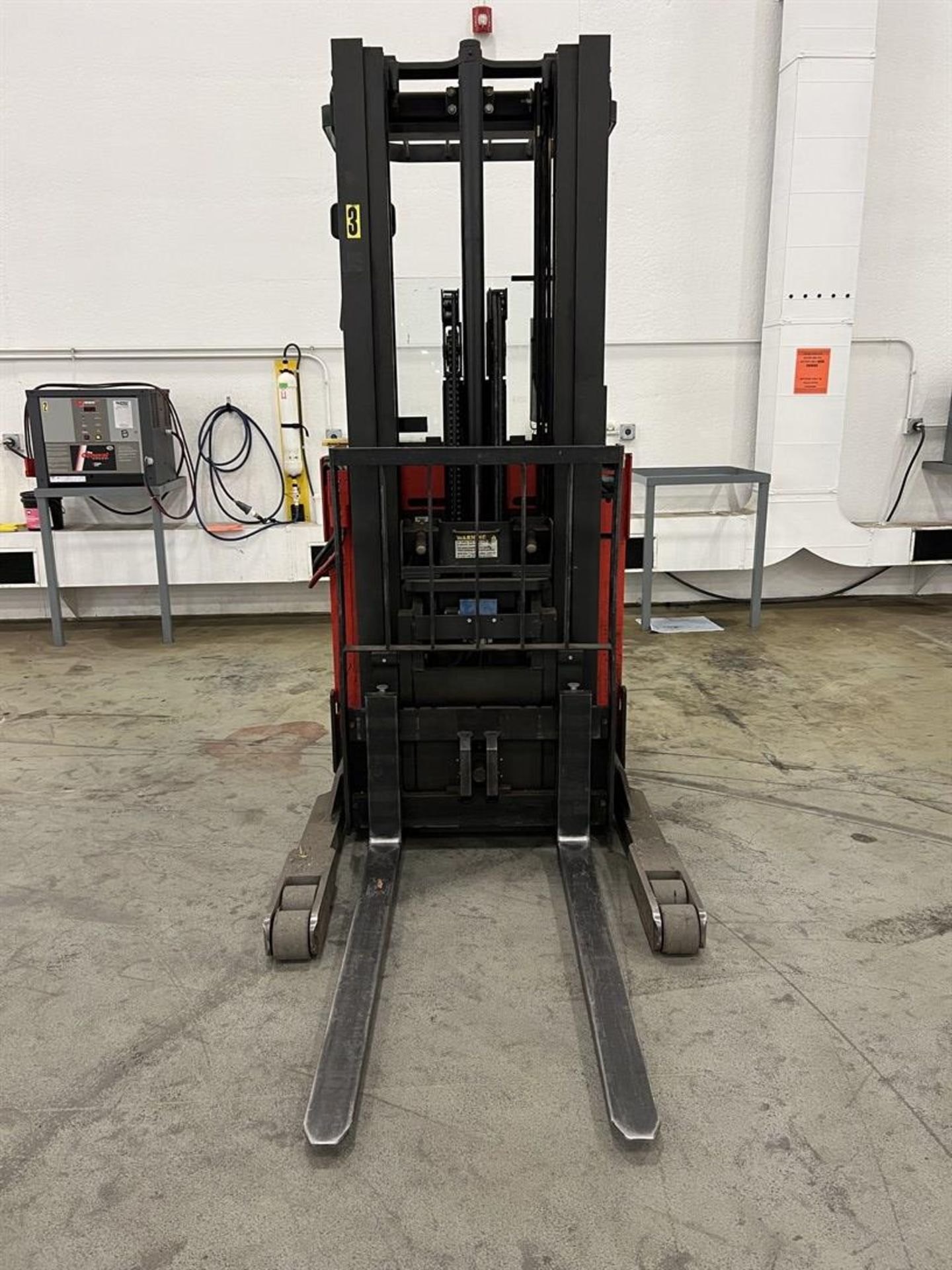 RAYMOND EASI-R40TT Stand Up Electric Forklift, s/n ET-B-94-01110, - Image 2 of 5