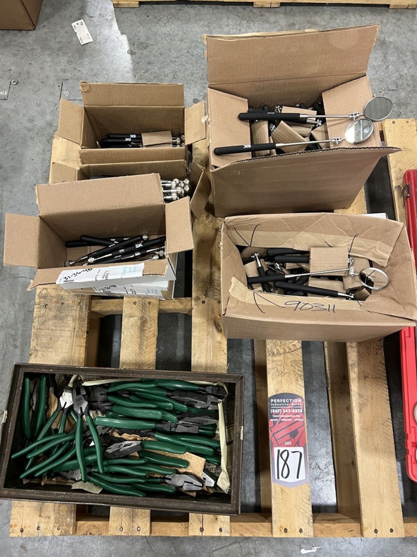 Lot Comprising Telescoping Magnets, Telescoping Mirrors, Lineman Pliers