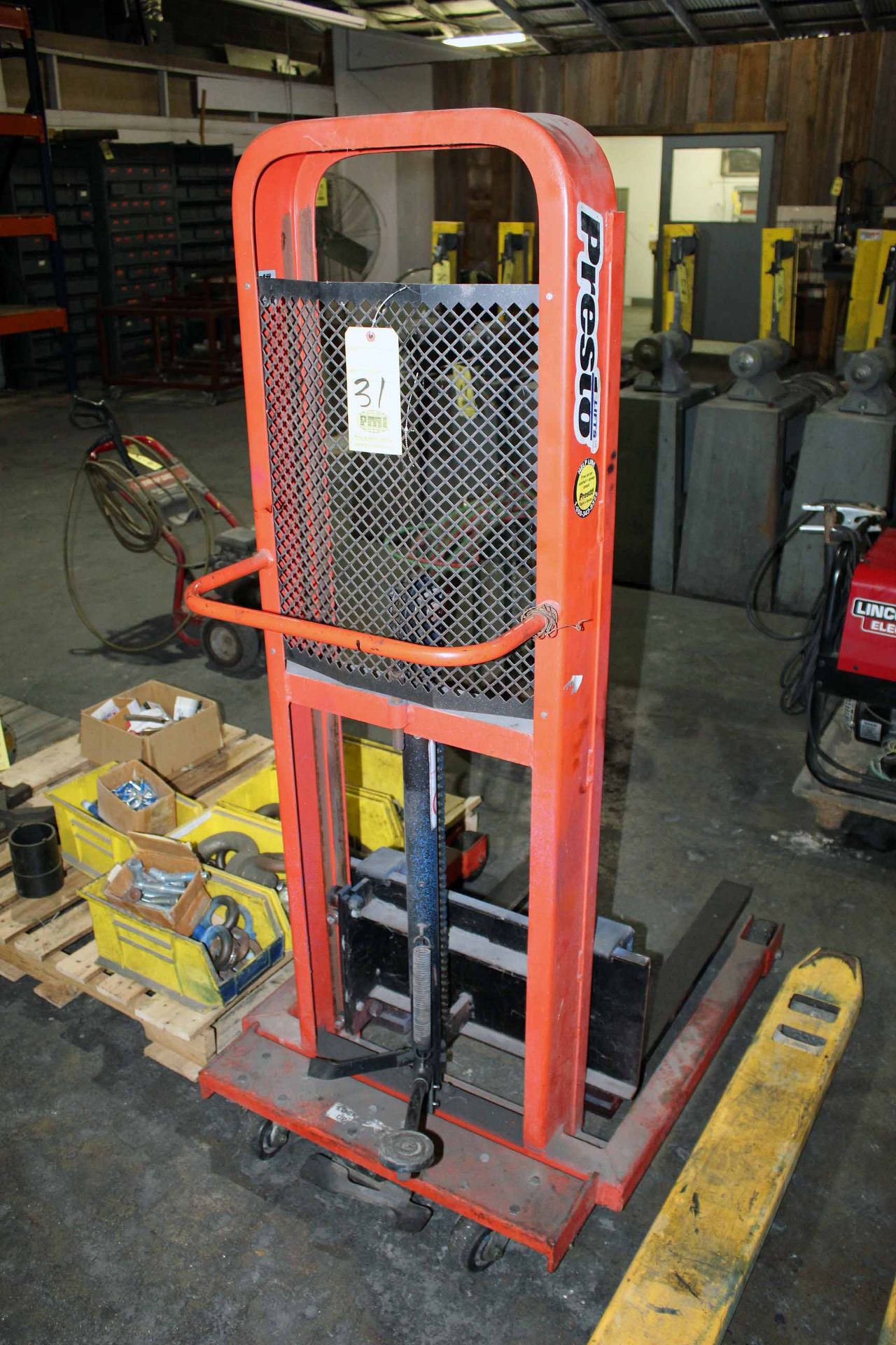 HYDRAULIC STACKER, PRESTO MDL. M452