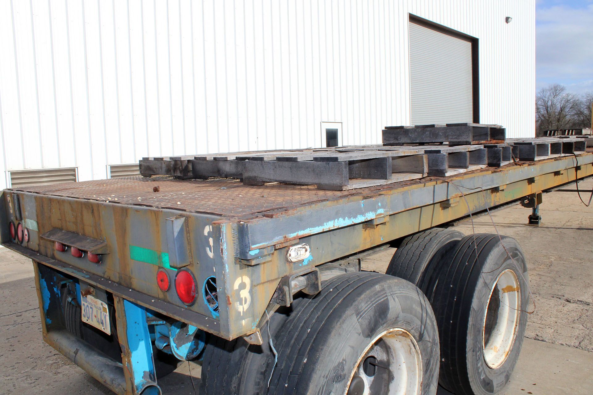 YARD USE ONLY TRAILER, 40’L., tandem axle, wood or metal grated decks (No title – for yard use only) - Bild 4 aus 4