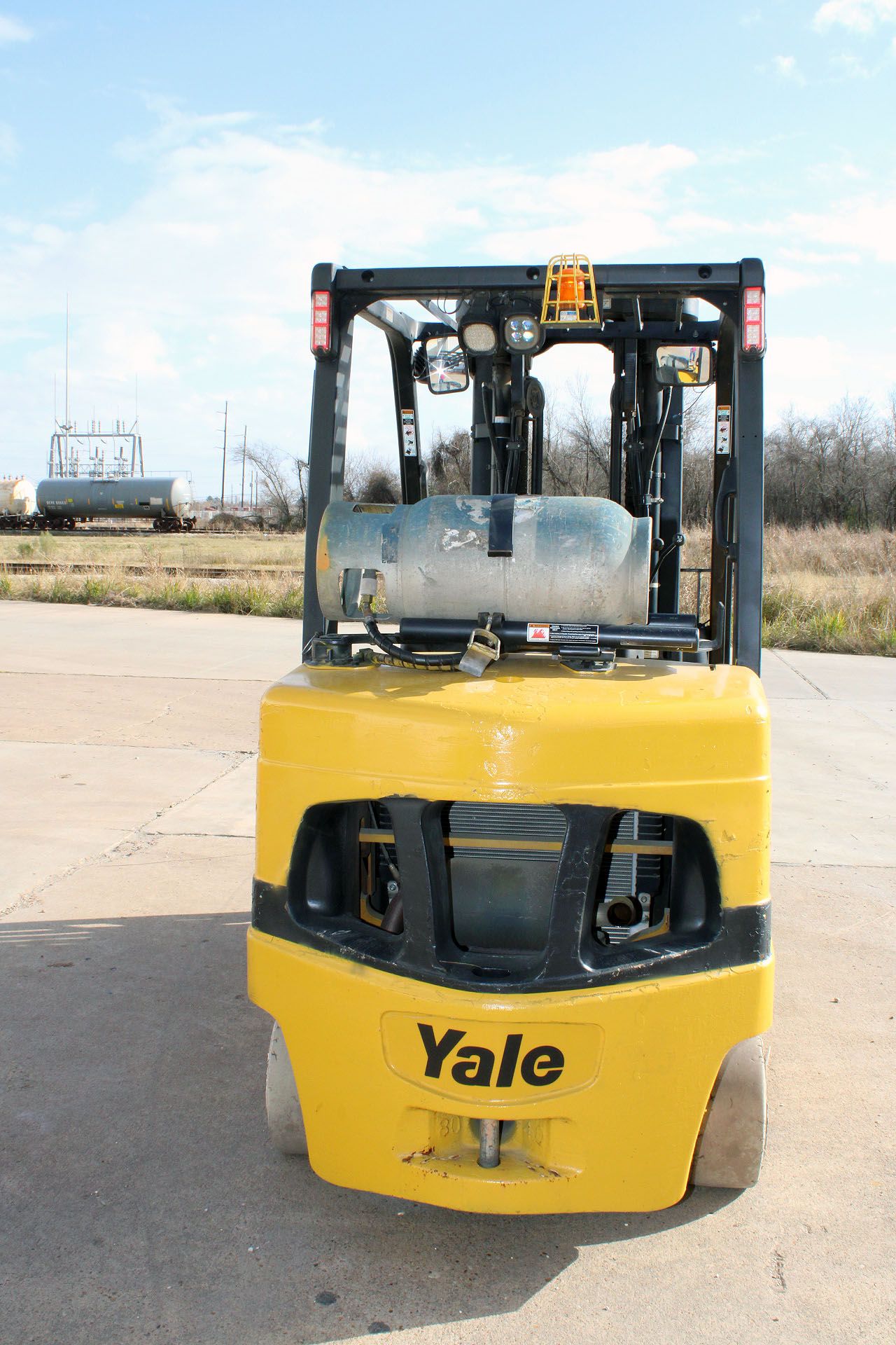 FORKLIFT, YALE 8,000 LB. BASE CAP. MDL. GLC080, new 2016, LPG, 200" max. lift ht., 94" 3-stage mast, - Image 4 of 11