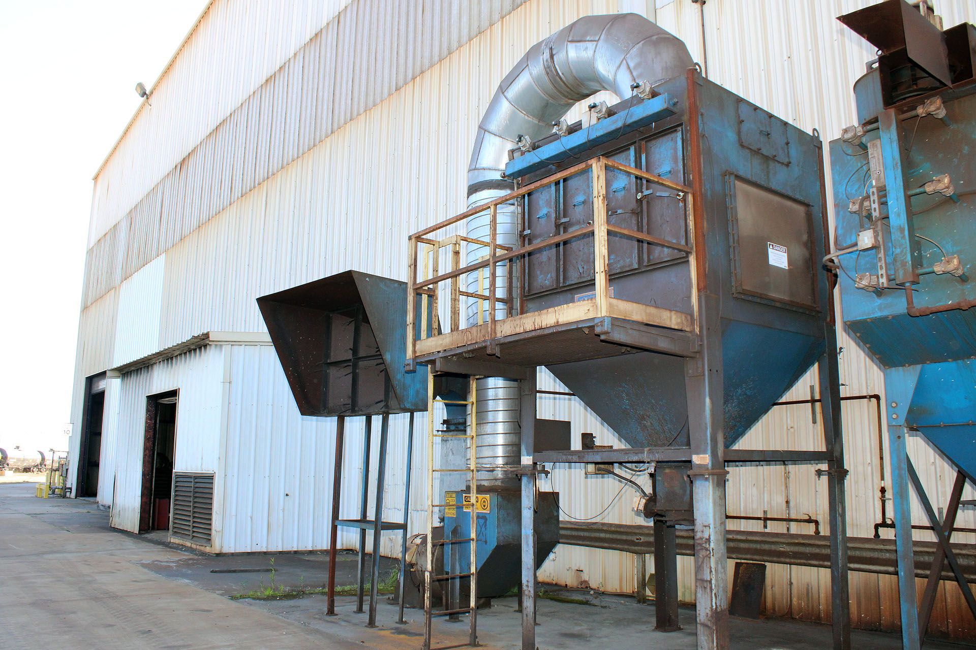 VERTICAL PLATE BLASTING MACHINE, WHEELABRATOR, new 2011, (6) 24" direct drive blast wheels, 45 - Bild 8 aus 21