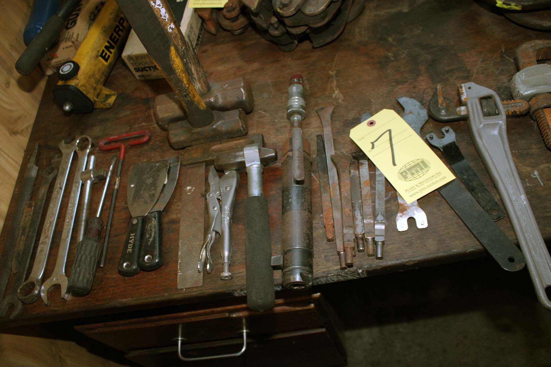 LOT CONSISTING OF: (4) pipe wrenches, (2) C-clamps, (1) chisel scaler w/chisels, hammers, wrenches & - Bild 4 aus 4