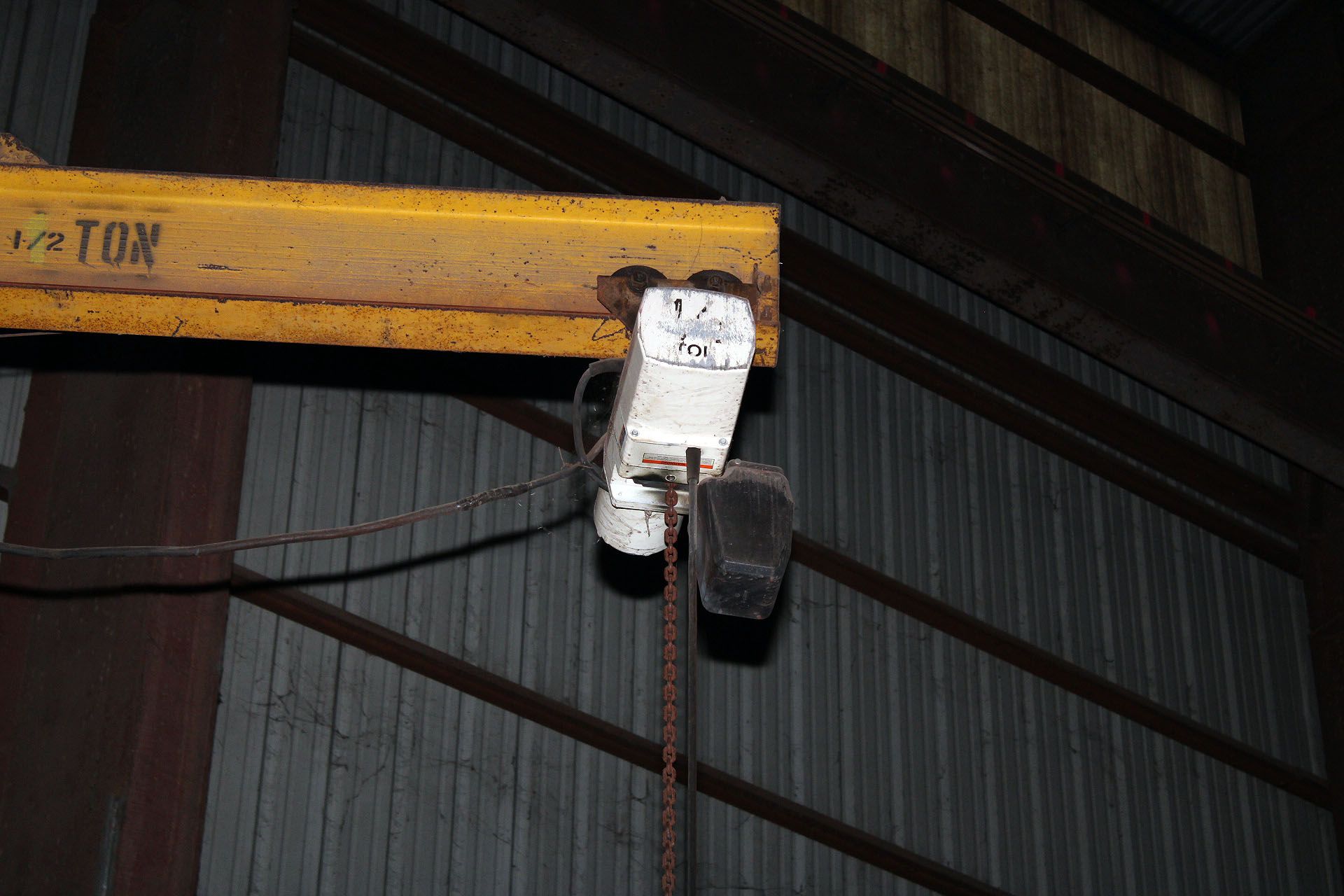 WALL MOUNTED JIB CRANE, ½ T. X APPROX. 20’ REACH, Coffing ½ T. cap. Accolift hoist - Bild 3 aus 4