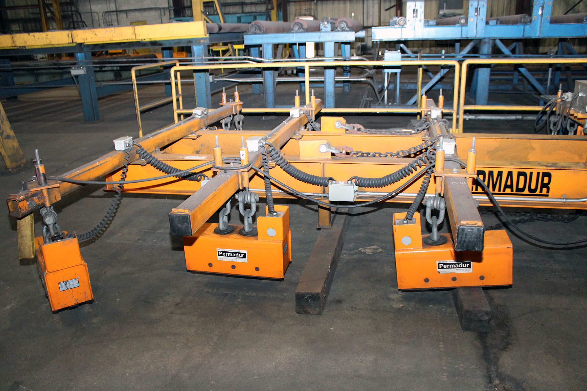 MAGNETIC PLATE LIFTER, PERMADUR 28,000 LB. CAP., (14) Mdl. TP-2000 magnets, 22’L. x 10’, pendant - Bild 8 aus 11