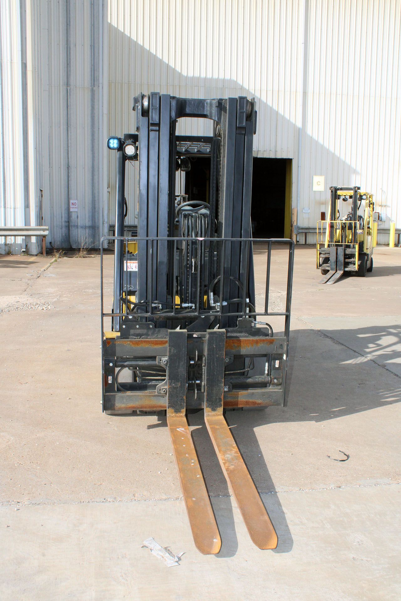 FORKLIFT, YALE 8,000 LB. BASE CAP. MDL. GLC080, new 2016, LPG, 200" max. lift ht., 94" 3-stage mast, - Image 3 of 11