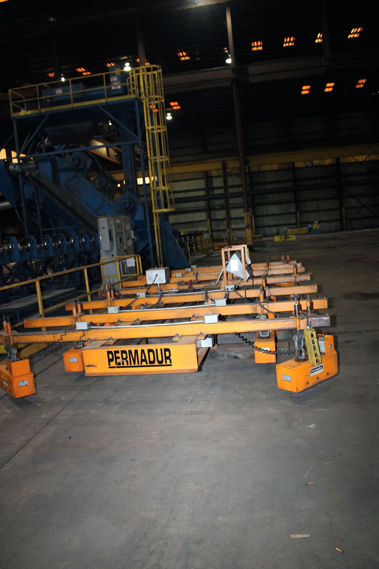 MAGNETIC PLATE LIFTER, PERMADUR 28,000 LB. CAP., (14) Mdl. TP-2000 magnets, 22’L. x 10’, pendant - Bild 3 aus 11