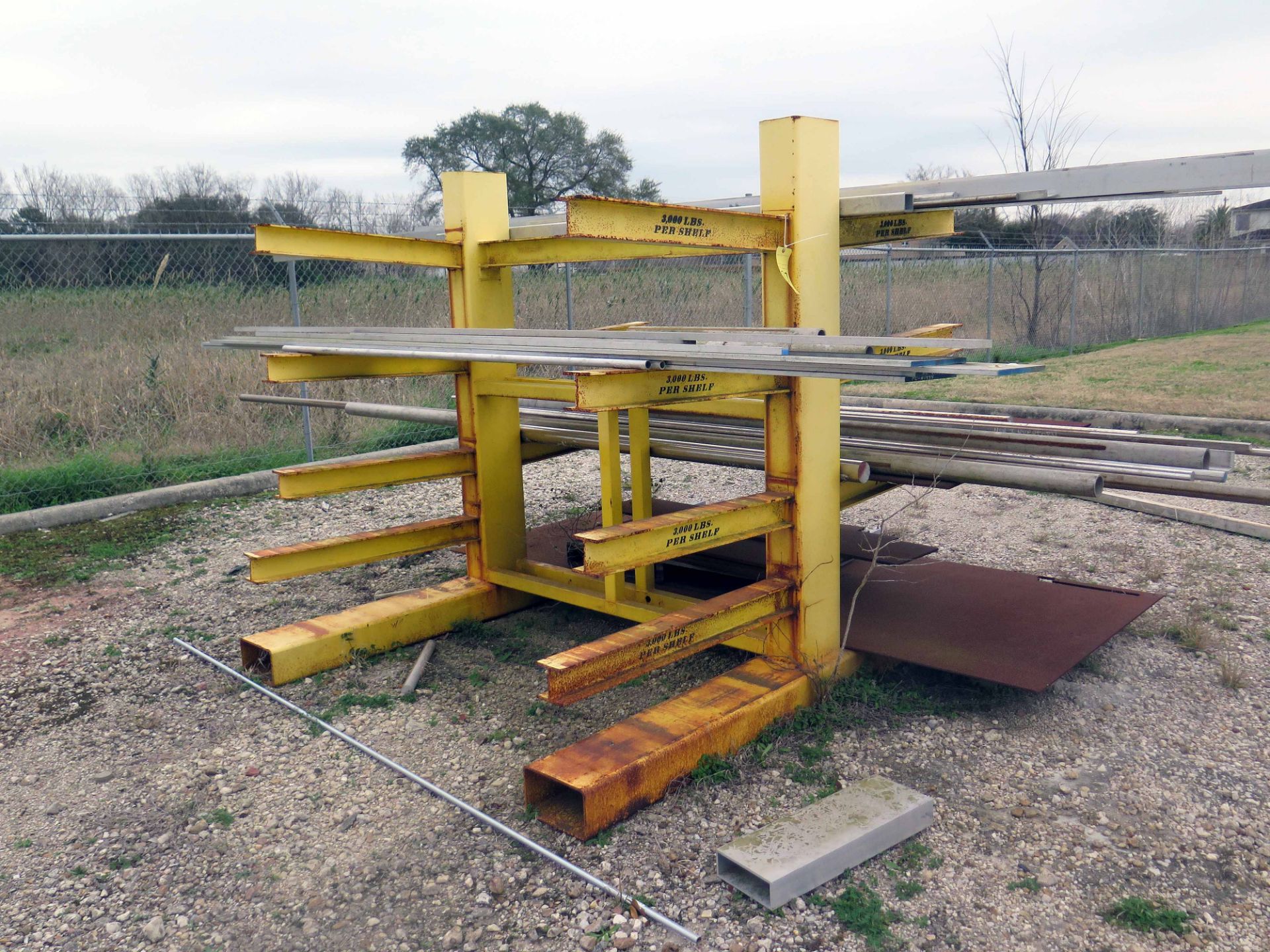 DOUBLE SIDED CANTILEVER RACK, 6', 4-arms one side, 5-arms on the other side (Note: contents not