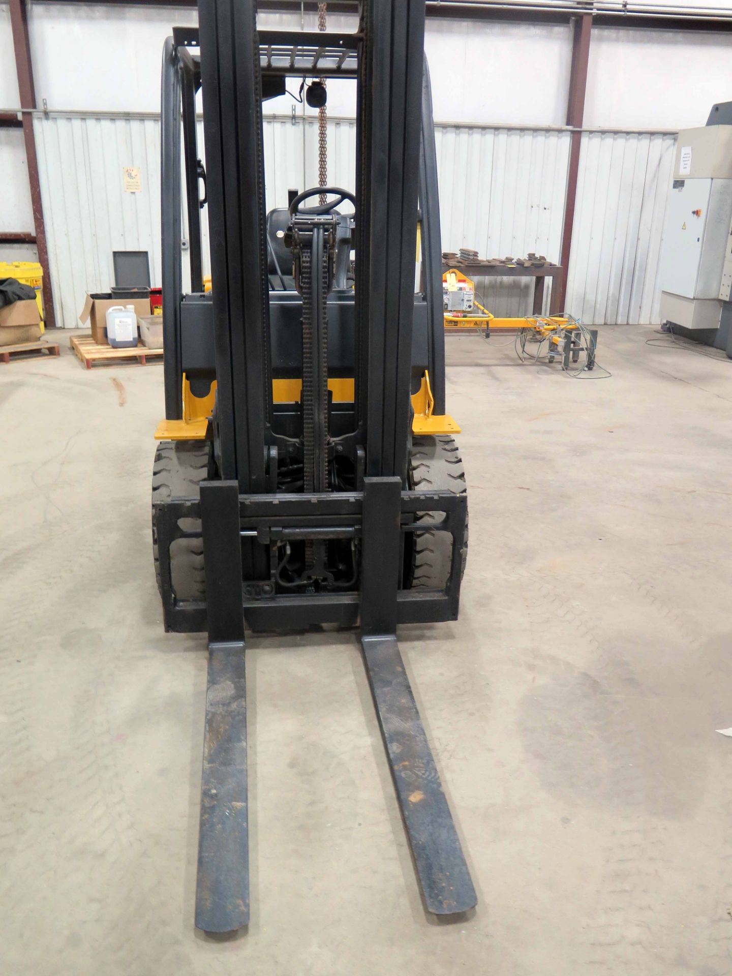 FORKLIFT, YALE 7,000-LB. BASE CAP. MDL GLP070VKNDAE091, new 2016, LPG, 187" max. lift ht., 91" - Image 6 of 9