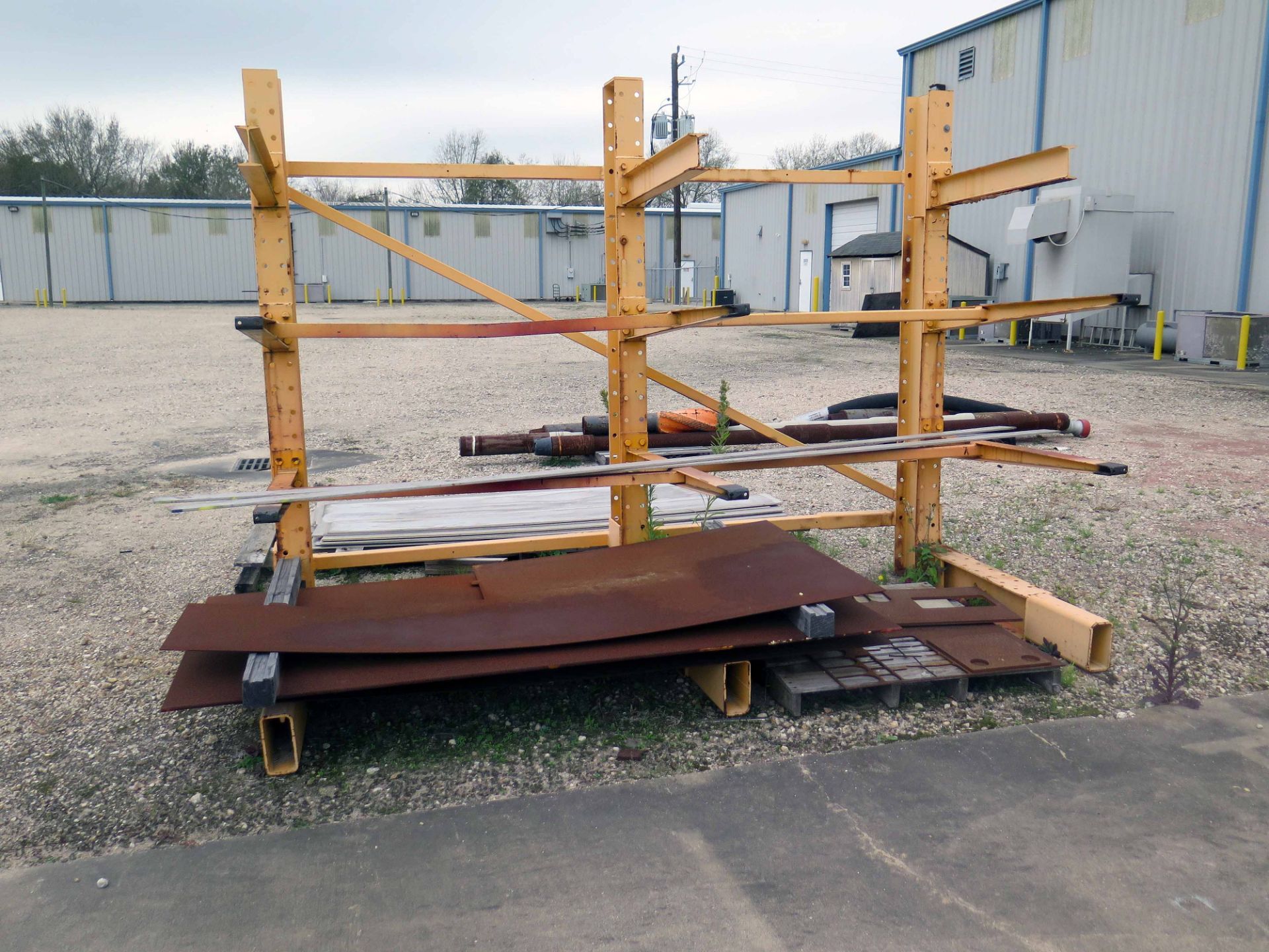 SINGLE SIDED CANTILEVER RACK, 10', 4-adjustable arms (Note: contents not included) - Image 2 of 2