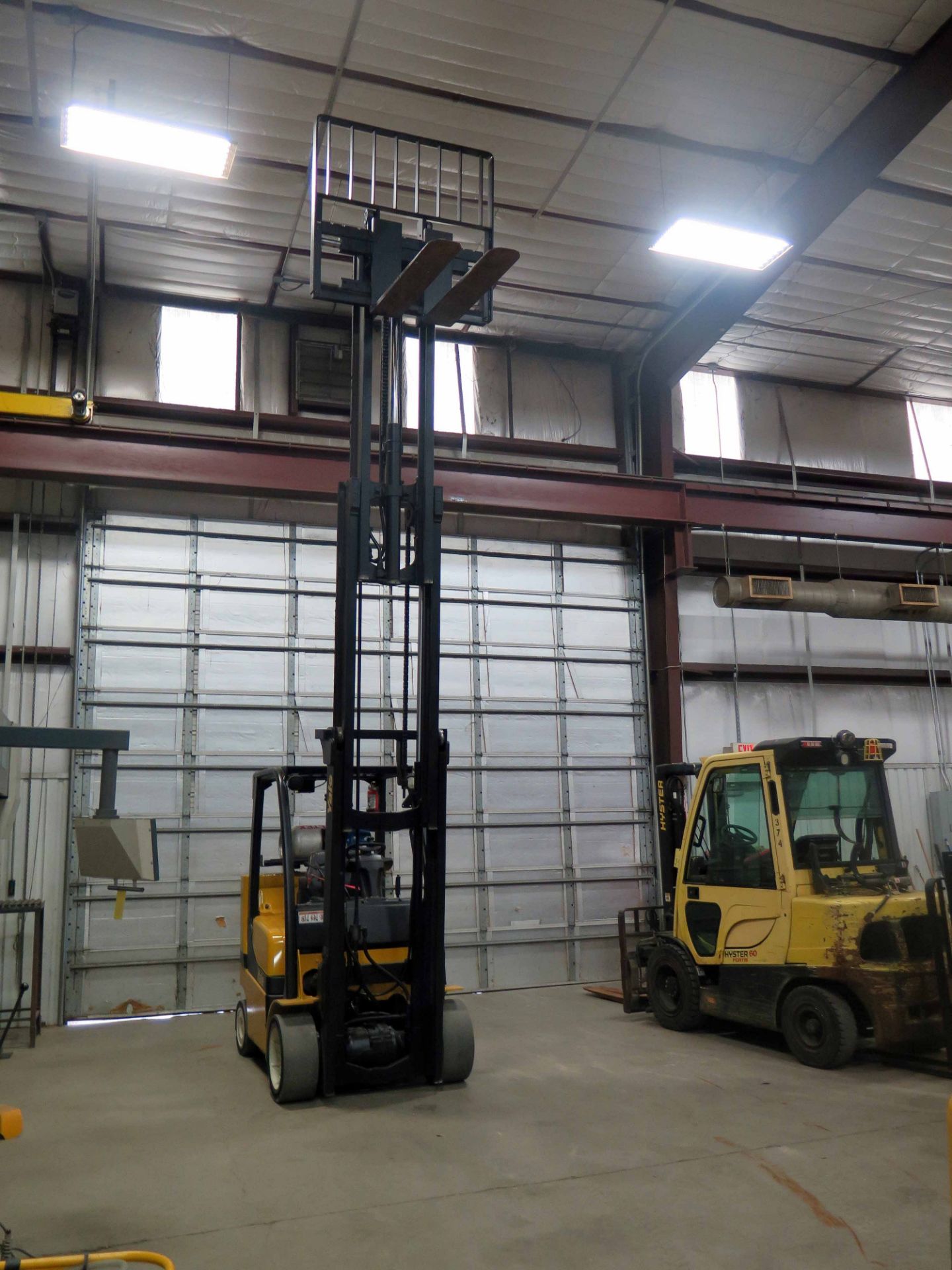 FORKLIFT, YALE 8,000-LB. BASE CAP. MDL. GLC080VXNGAE094, new 2014, LPG, 200" max. lift ht., 94" 3- - Image 7 of 12