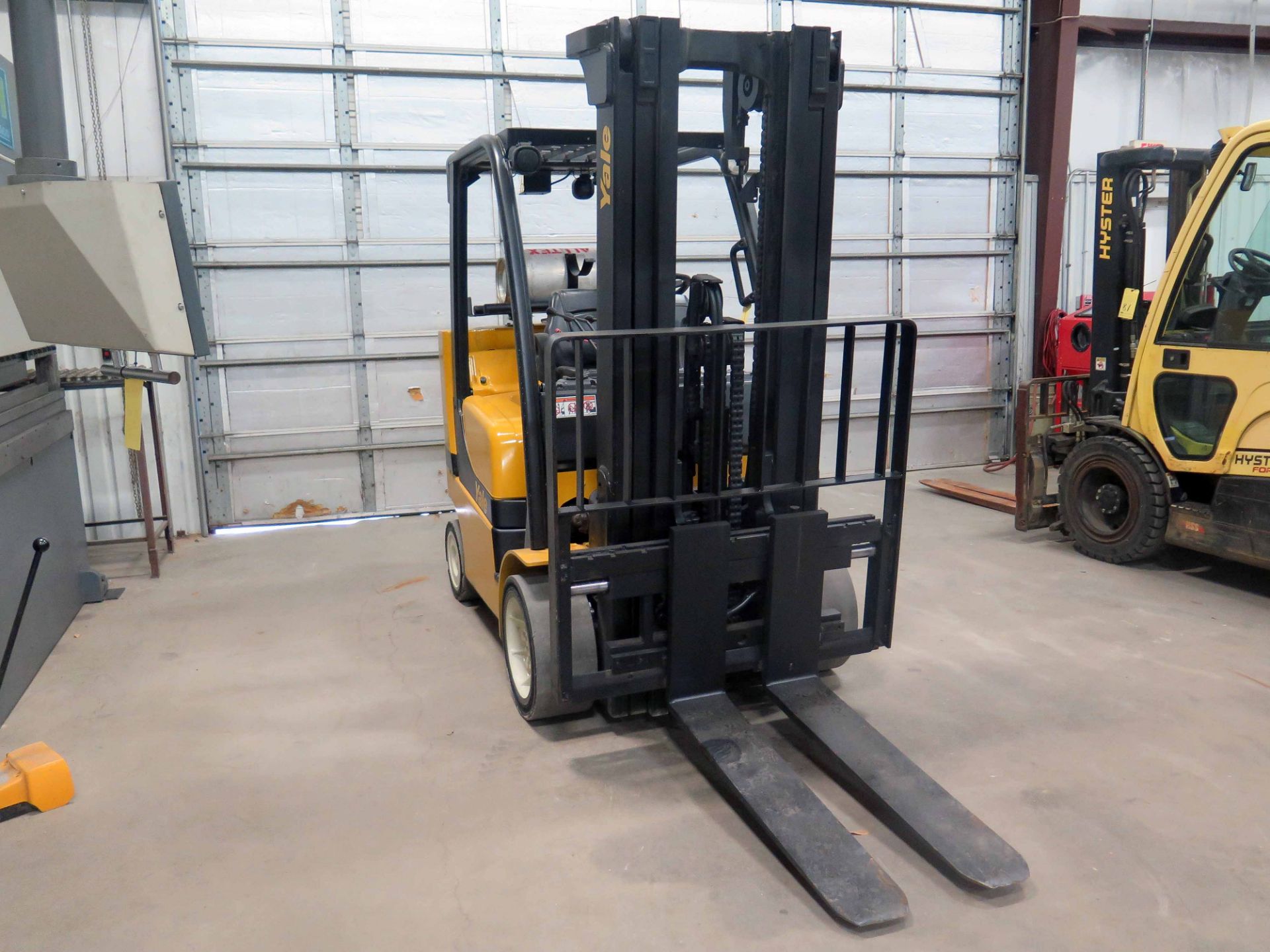 FORKLIFT, YALE 8,000-LB. BASE CAP. MDL. GLC080VXNGAE094, new 2014, LPG, 200" max. lift ht., 94" 3- - Image 4 of 12