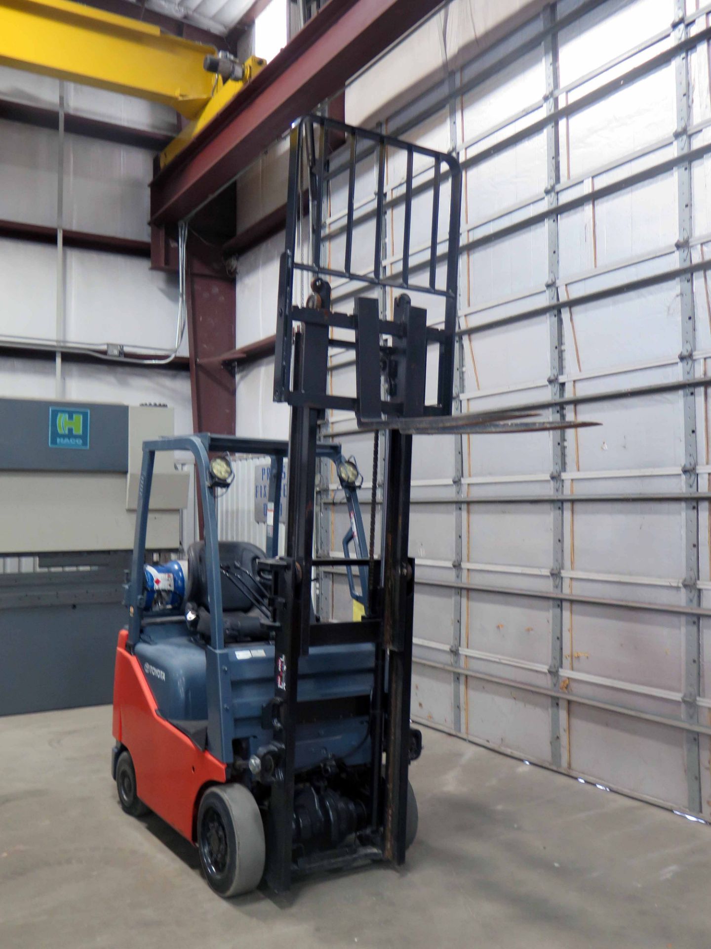 FORKLIFT, TOYOTA 3,000-LB. BASE CAP. MDL. 8FGCU15, new 2013, LPG, 90" 2-stage mast, cushion tires, - Image 6 of 10