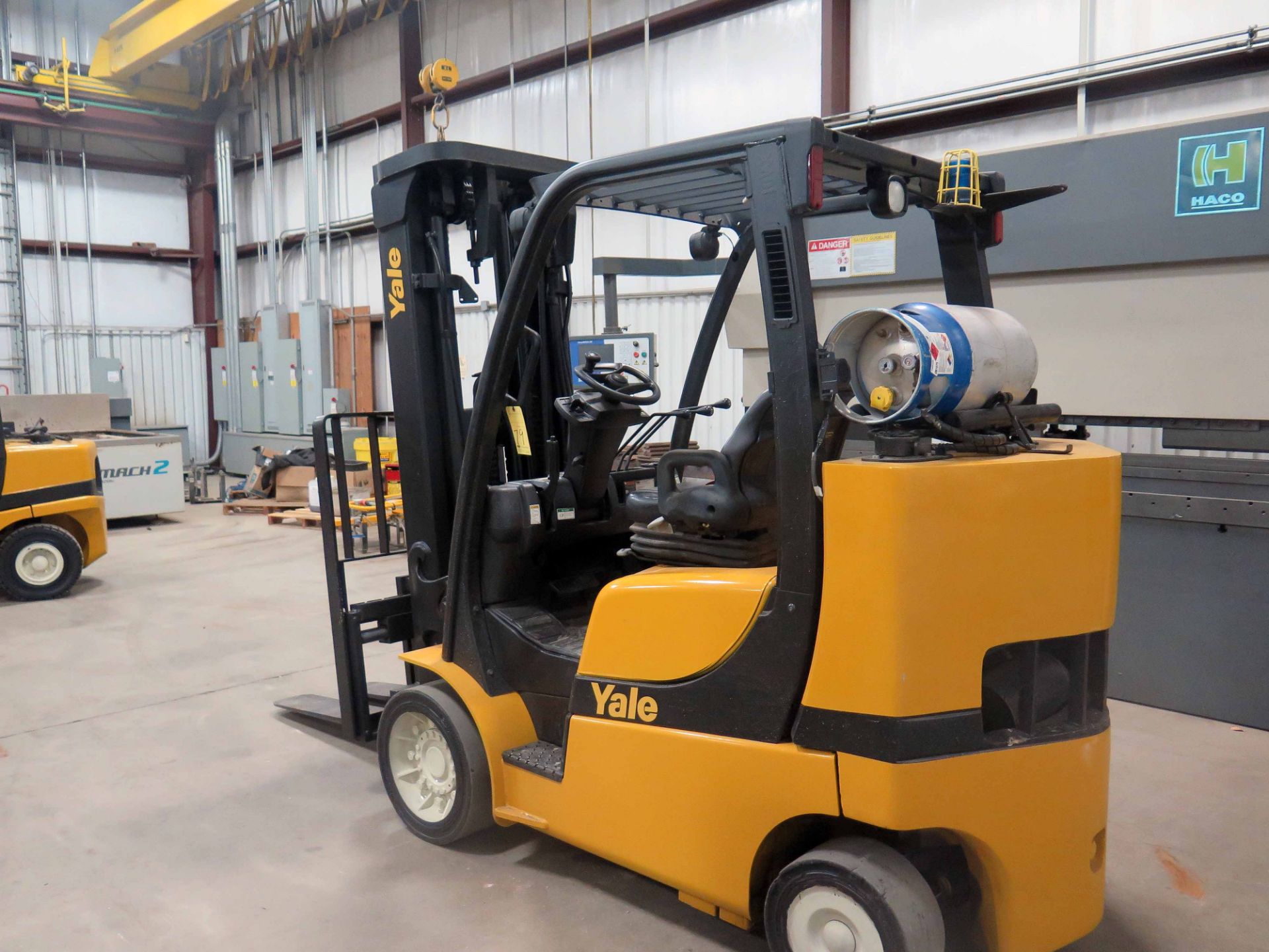 FORKLIFT, YALE 8,000-LB. BASE CAP. MDL. GLC080VXNGAE094, new 2014, LPG, 200" max. lift ht., 94" 3- - Image 2 of 12