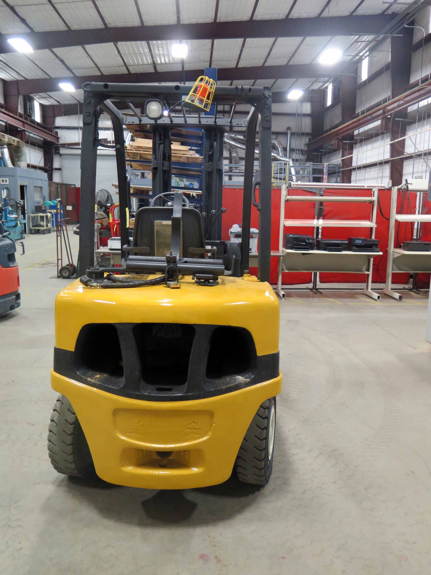 FORKLIFT, YALE 7,000-LB. BASE CAP. MDL GLP070VKNDAE091, new 2016, LPG, 187" max. lift ht., 91" - Image 3 of 9