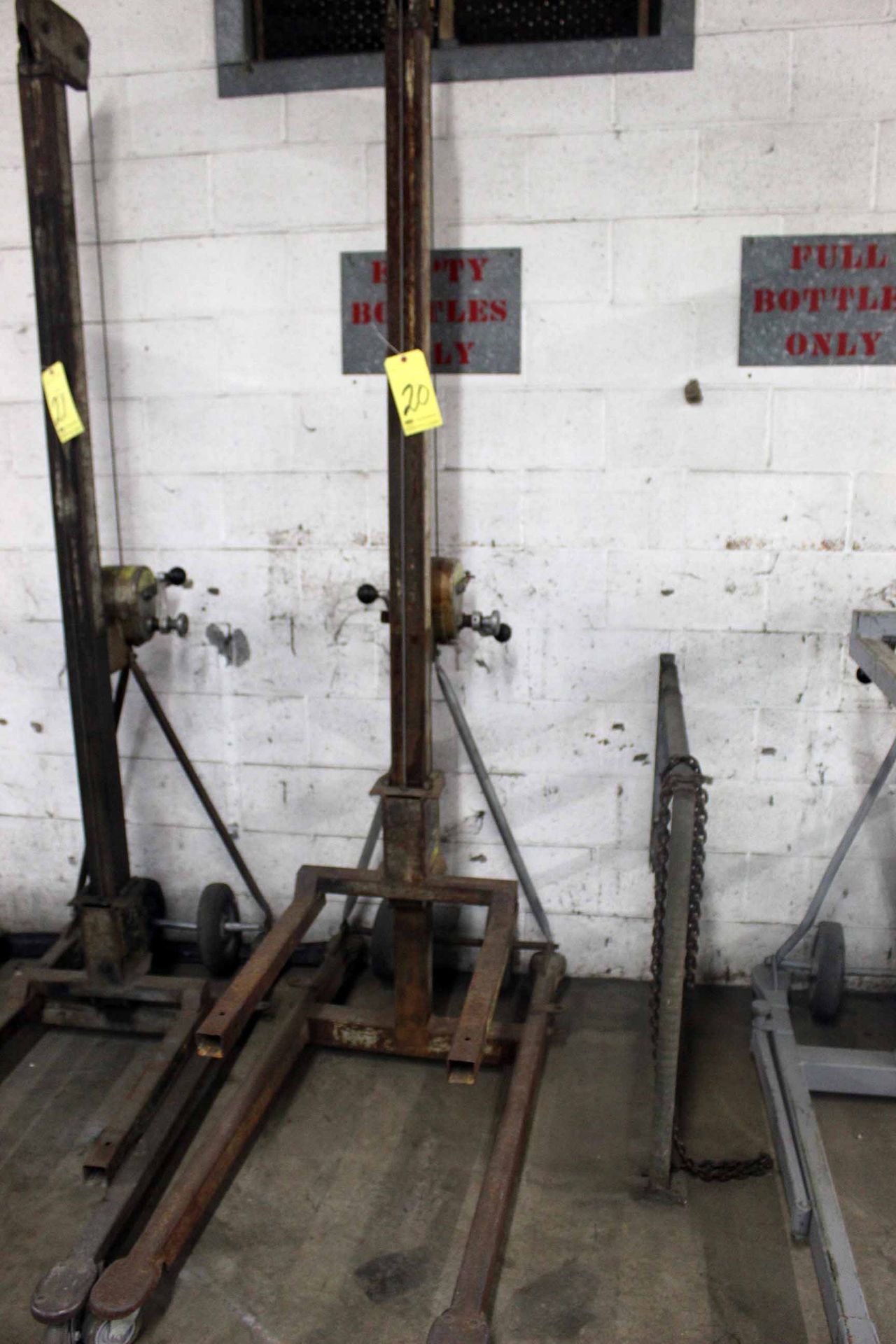 MATERIAL LIFT, VERMETTE MACHINE CO., manually operated