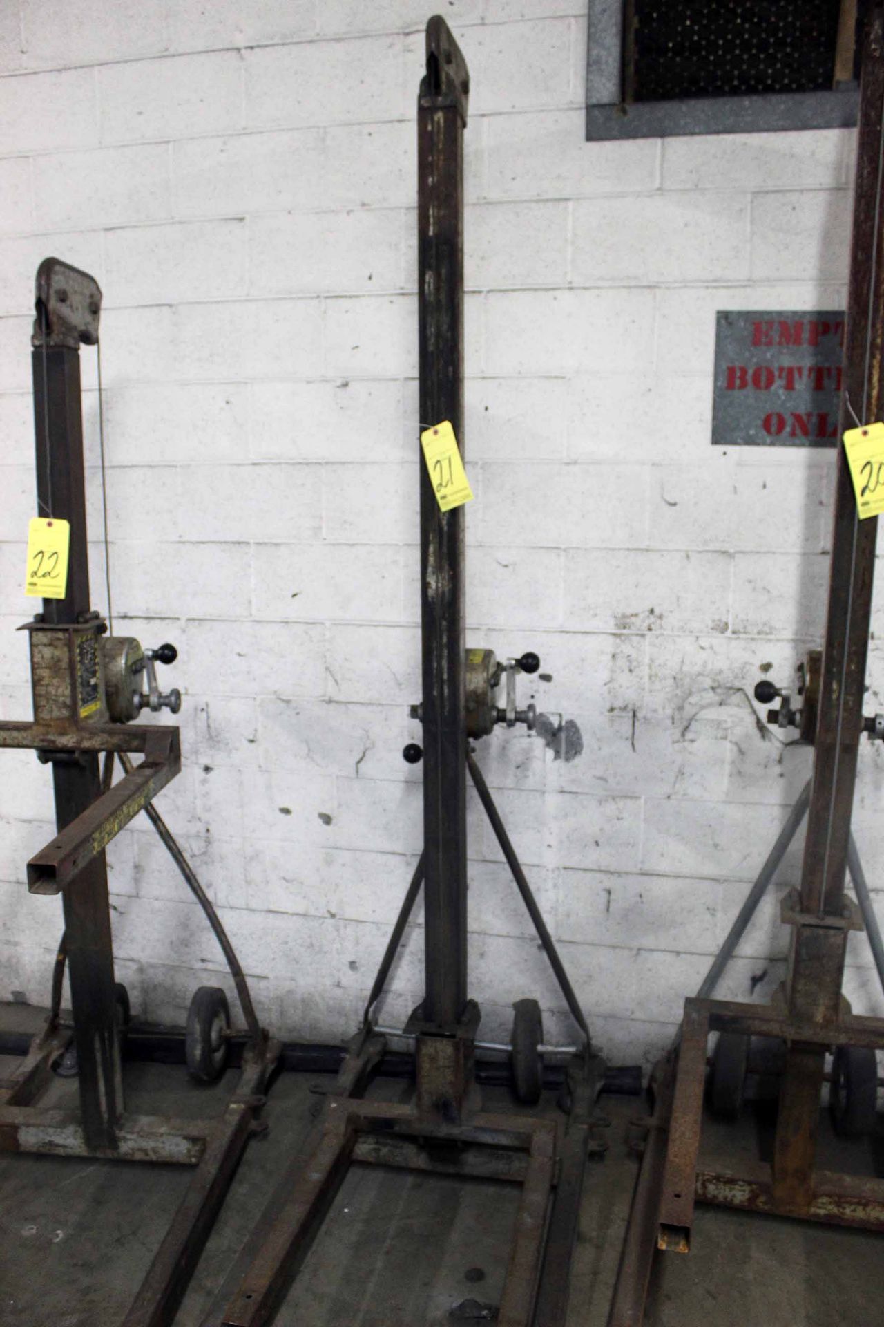 MATERIAL LIFT, VERMETTE MACHINE CO., manually operated