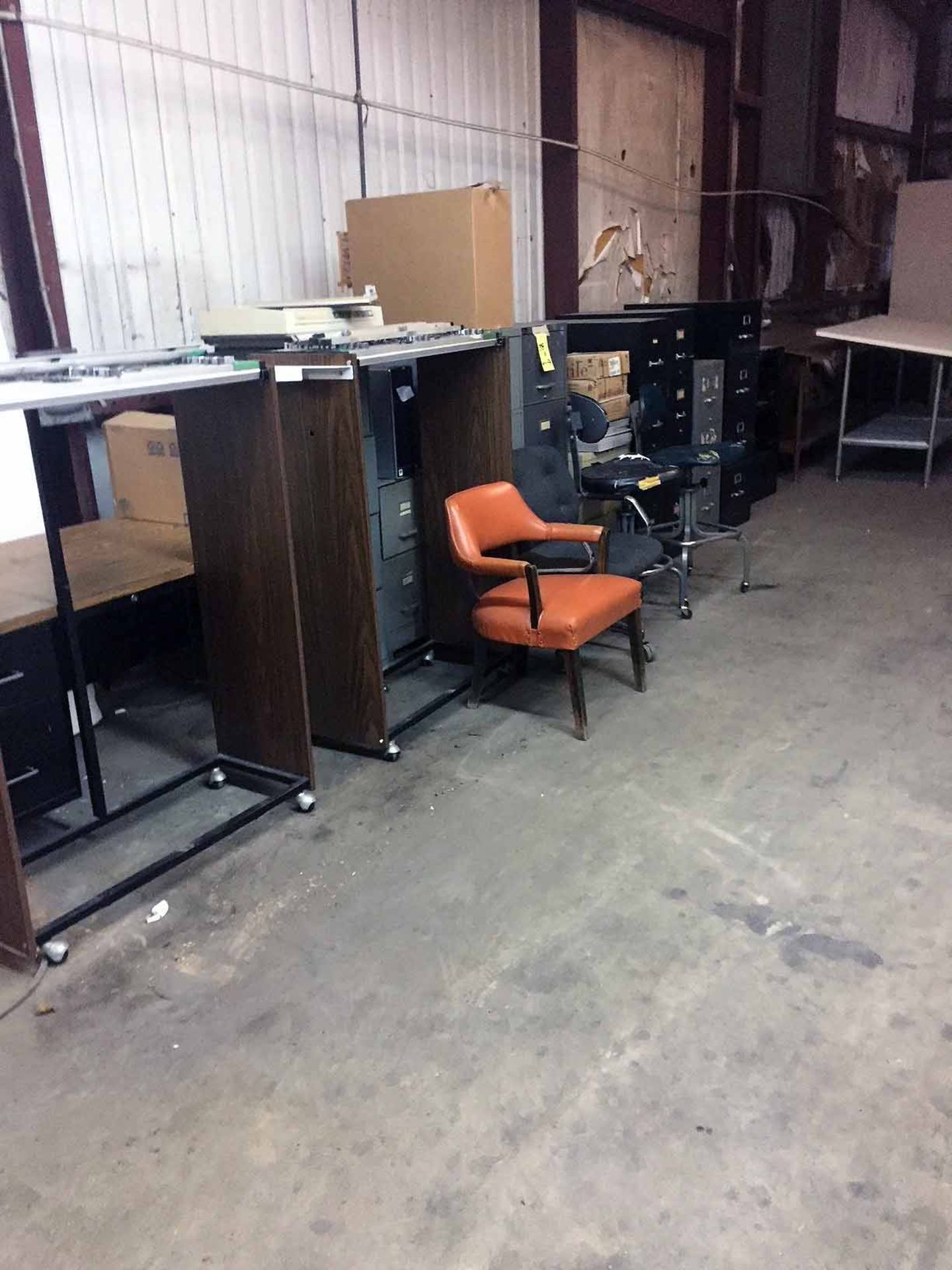 LOT OF OFFICE FURNITURE - Image 10 of 12