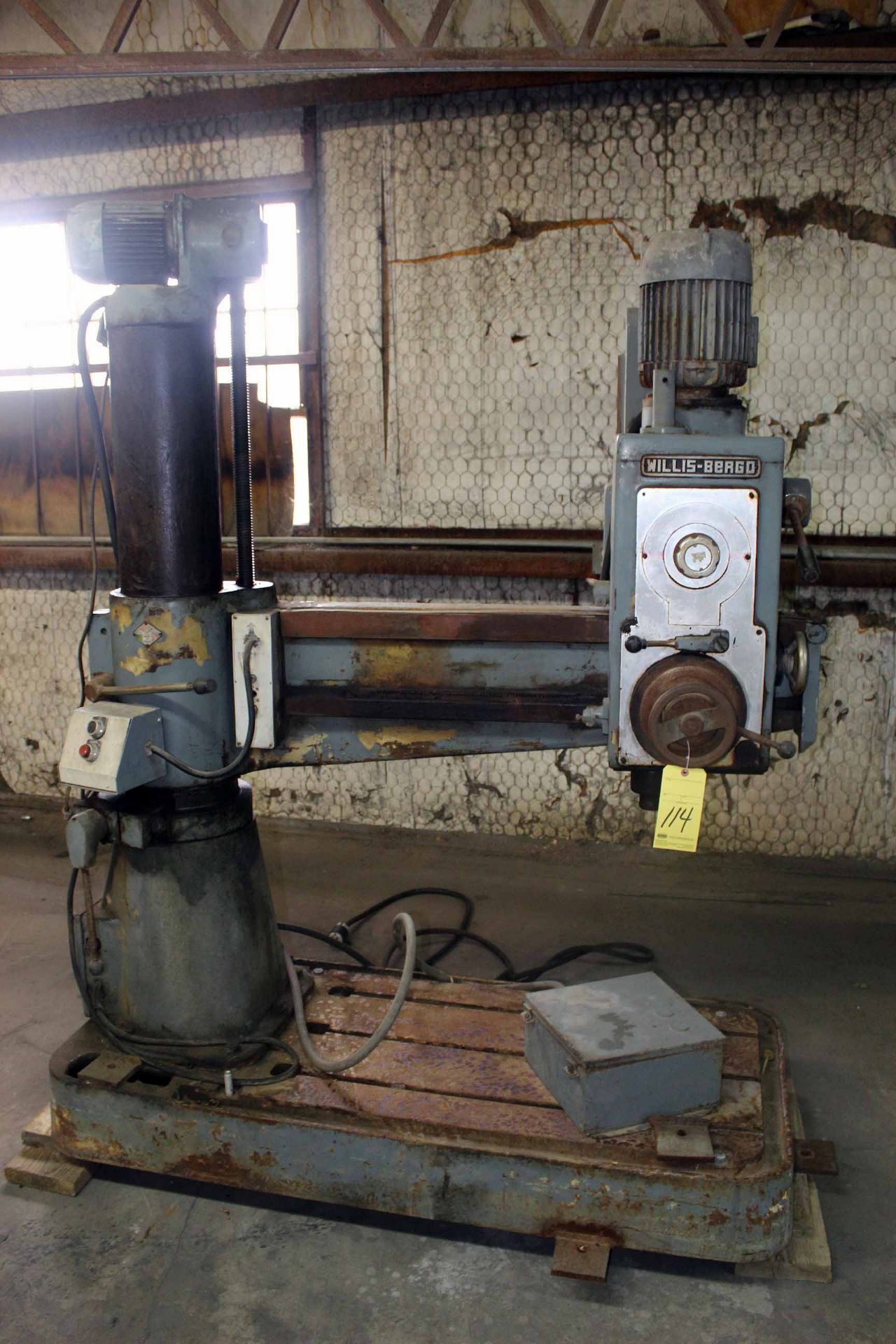 RADIAL ARM DRILL, WILLIS-BERGO, 4' x 2' bed