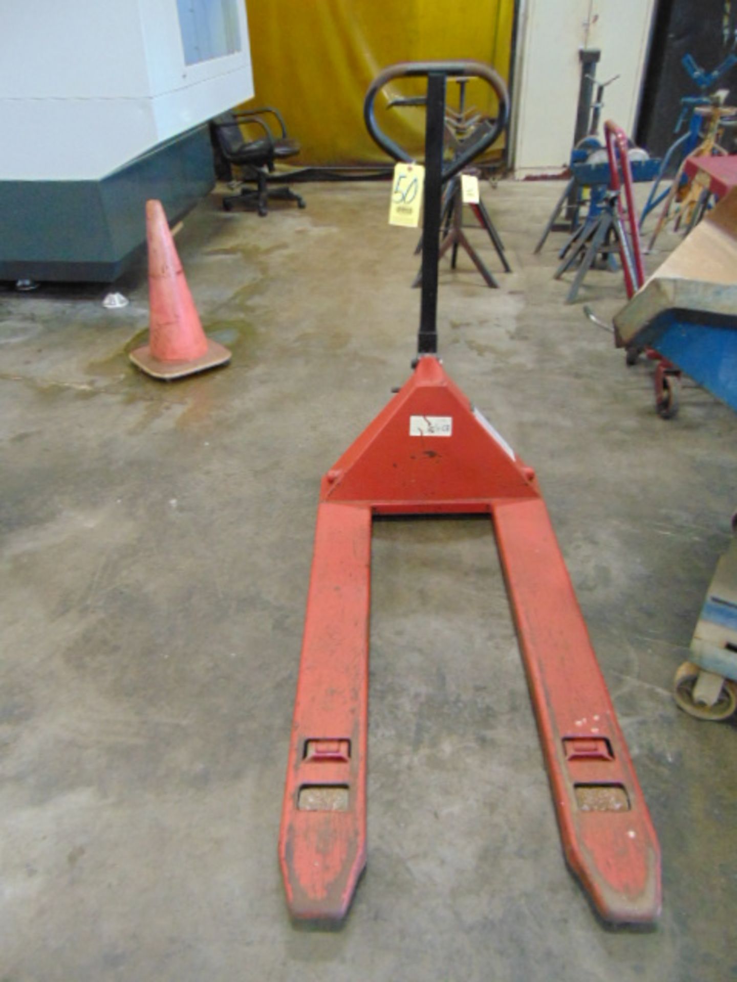 HYDRAULIC PALLET JACK (out of service)