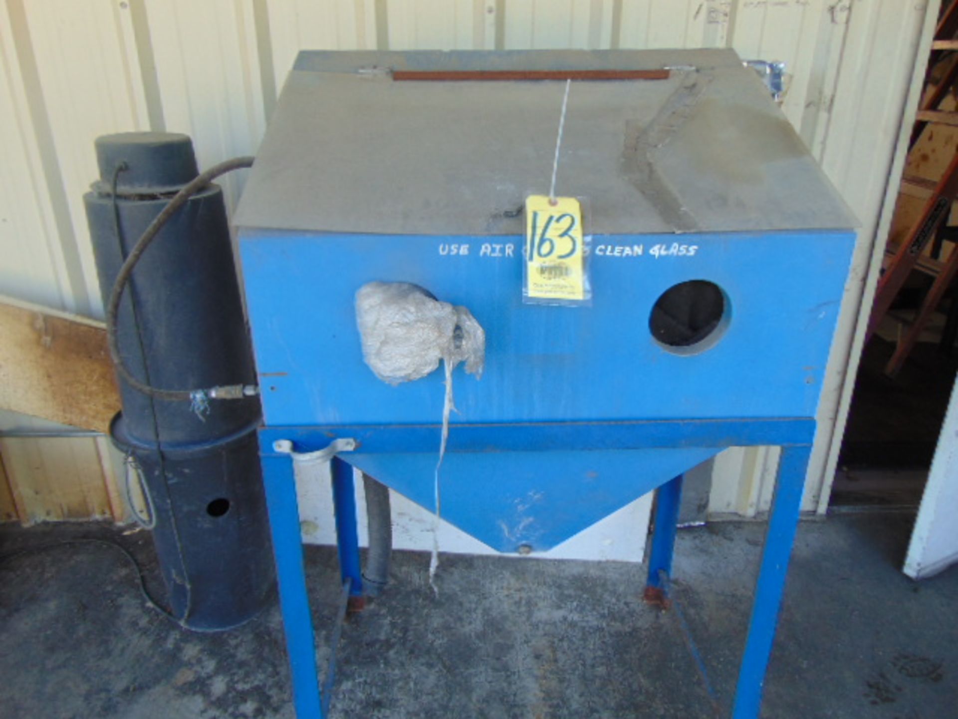 GLOVE TYPE SANDBLAST CABINET, w/dust collector