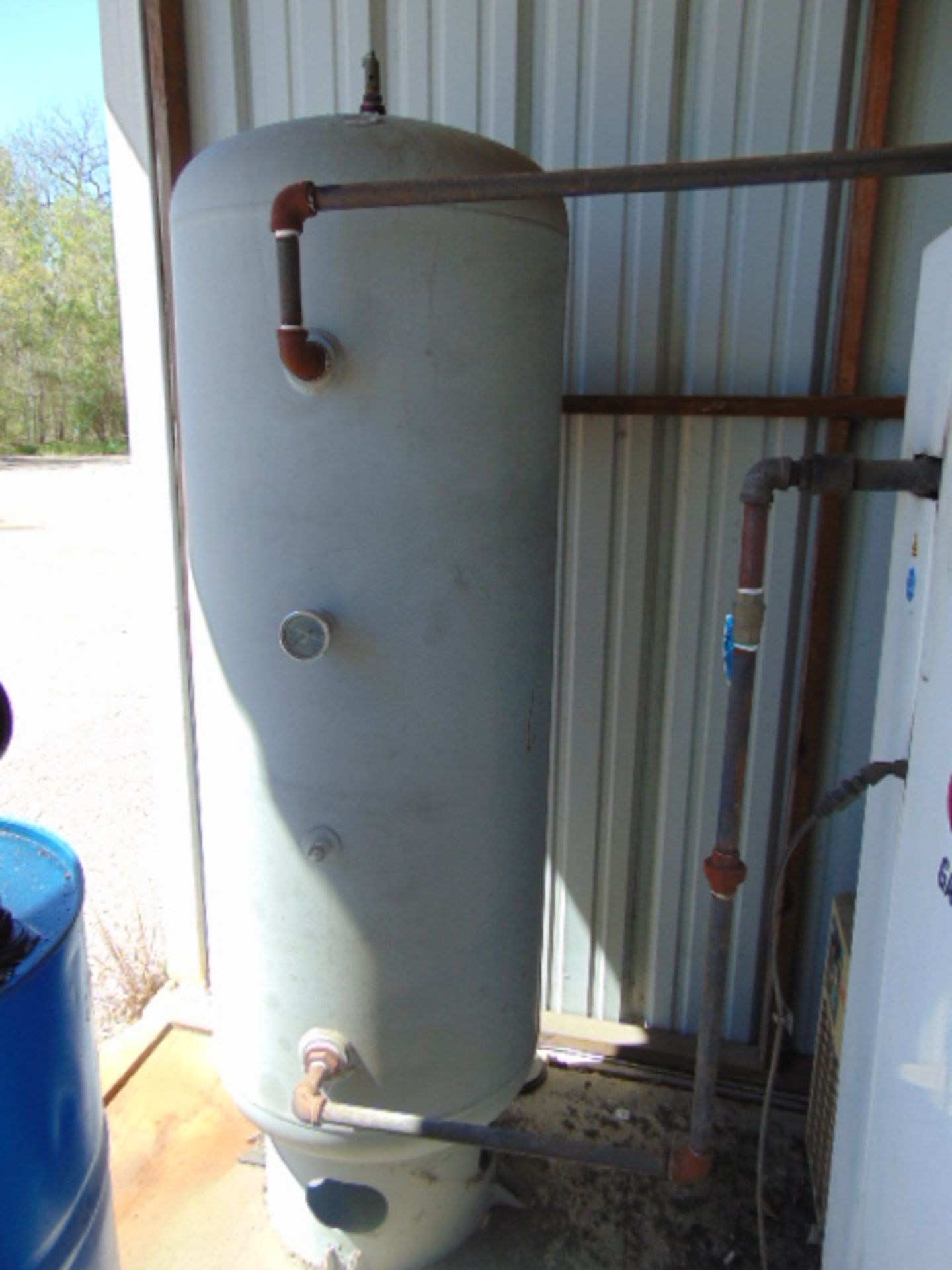 ROTARY SCREW AIR COMPRESSOR, GARDNER DENVER, 25 HP motor, dryer & air receiving tank - Image 5 of 5