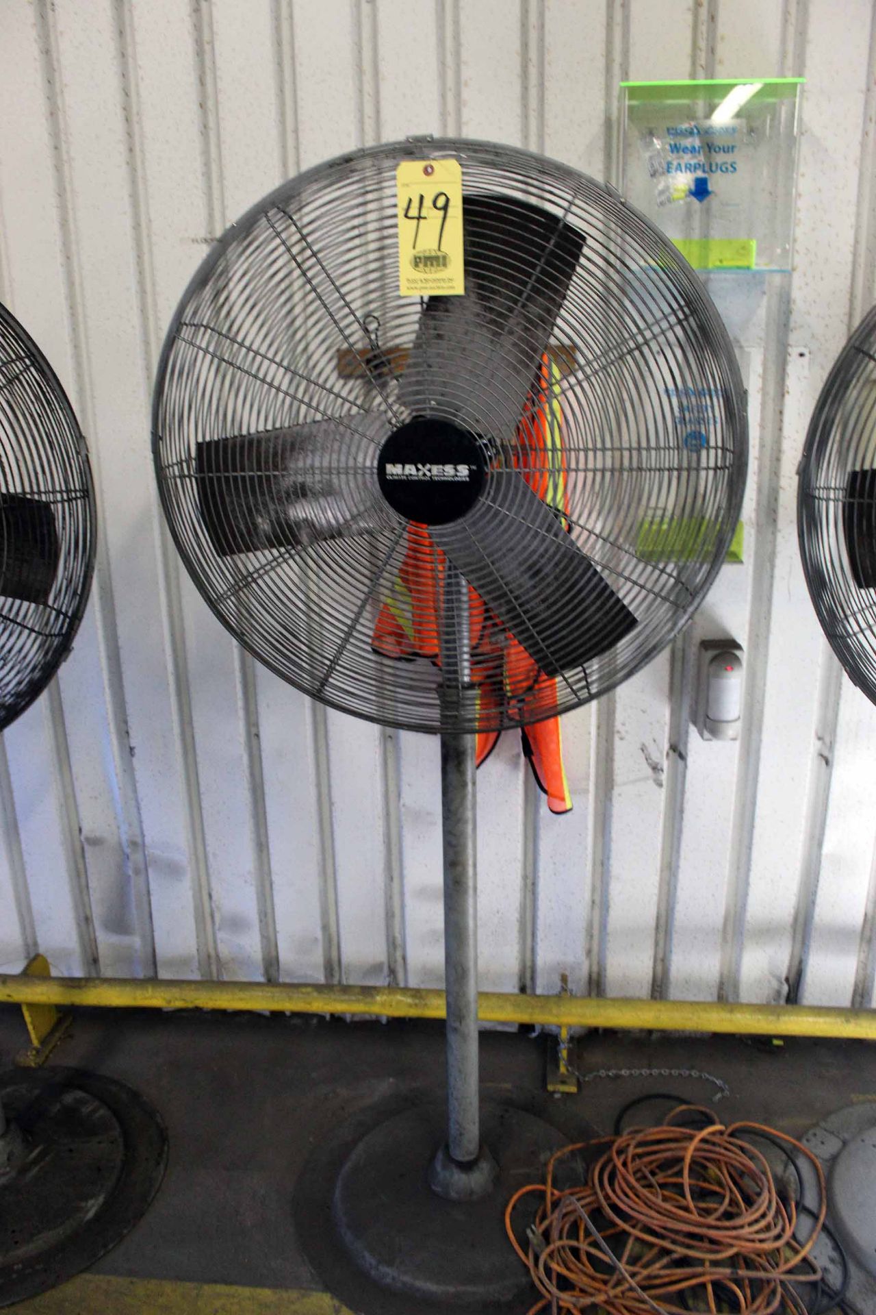 PEDESTAL FAN, 30"