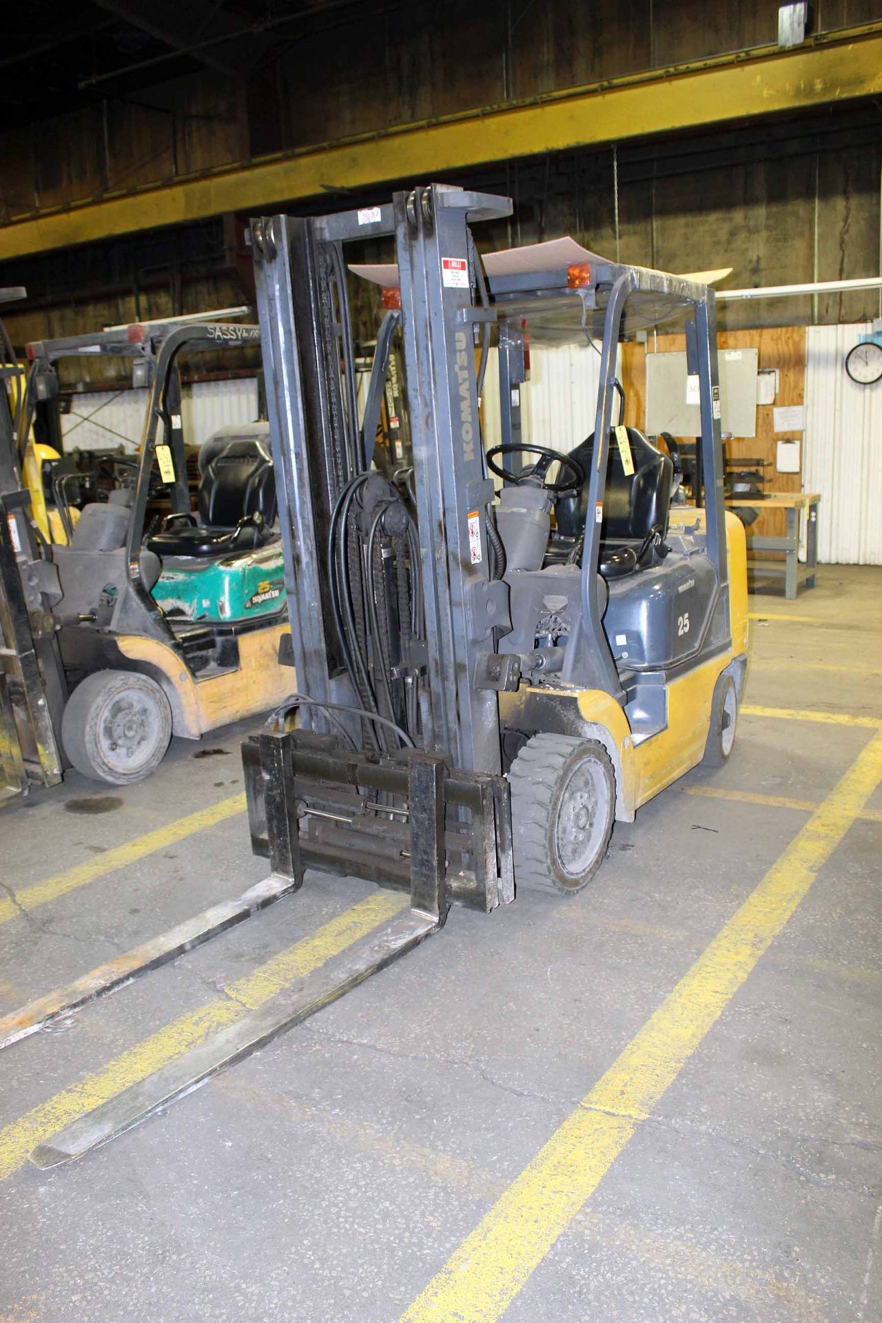 FORKLIFT, KOMATSU 5,000 LB. BASE CAP. MDL. FG25ST-14, 4,450 lb. cap. @ 24” L.C., arranged for LP