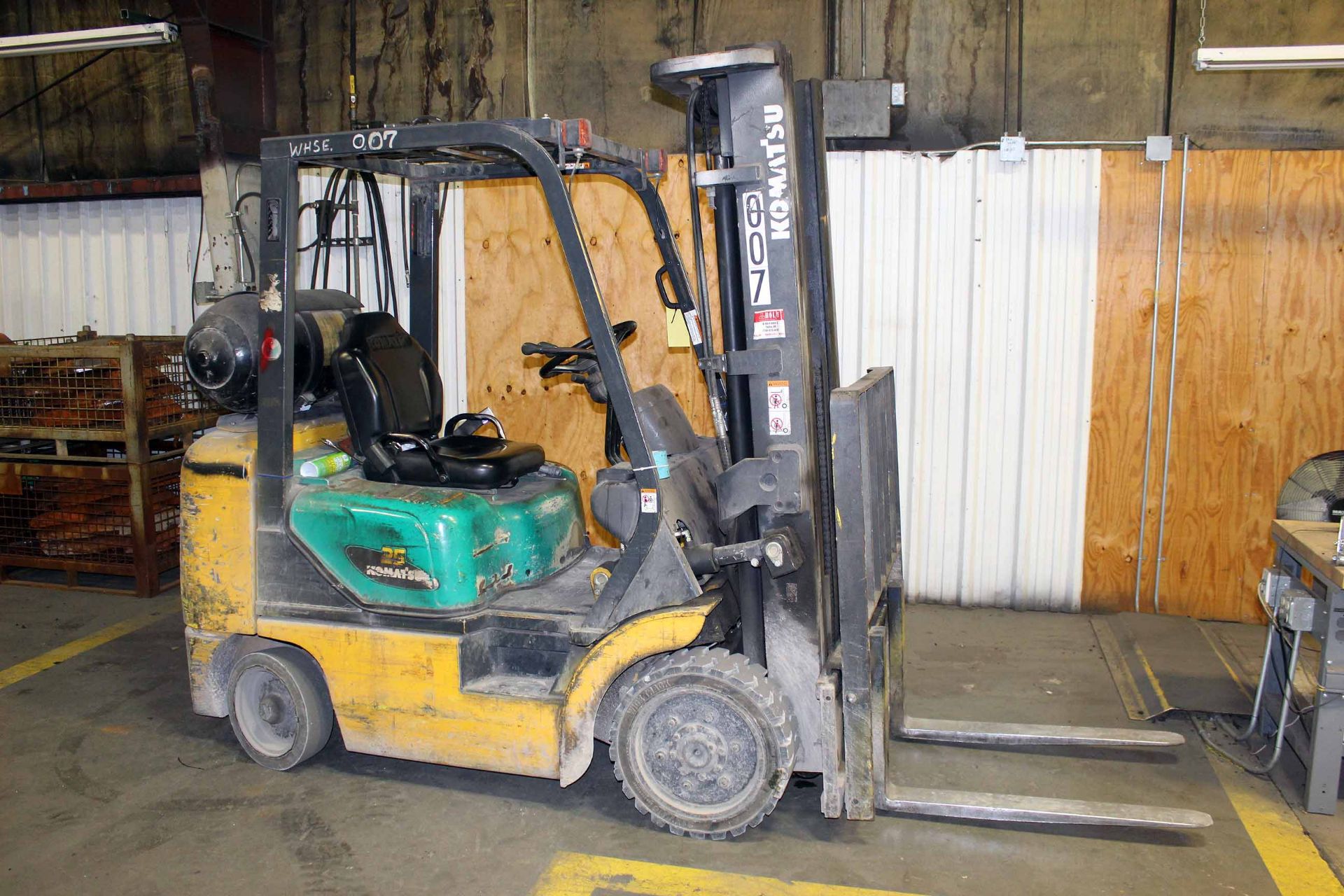 FORKLIFT, KOMATSU 5,000 LB. BASE CAP. MDL. FG25ST-14, 4,450 lb. cap. @ 24” L.C., currently