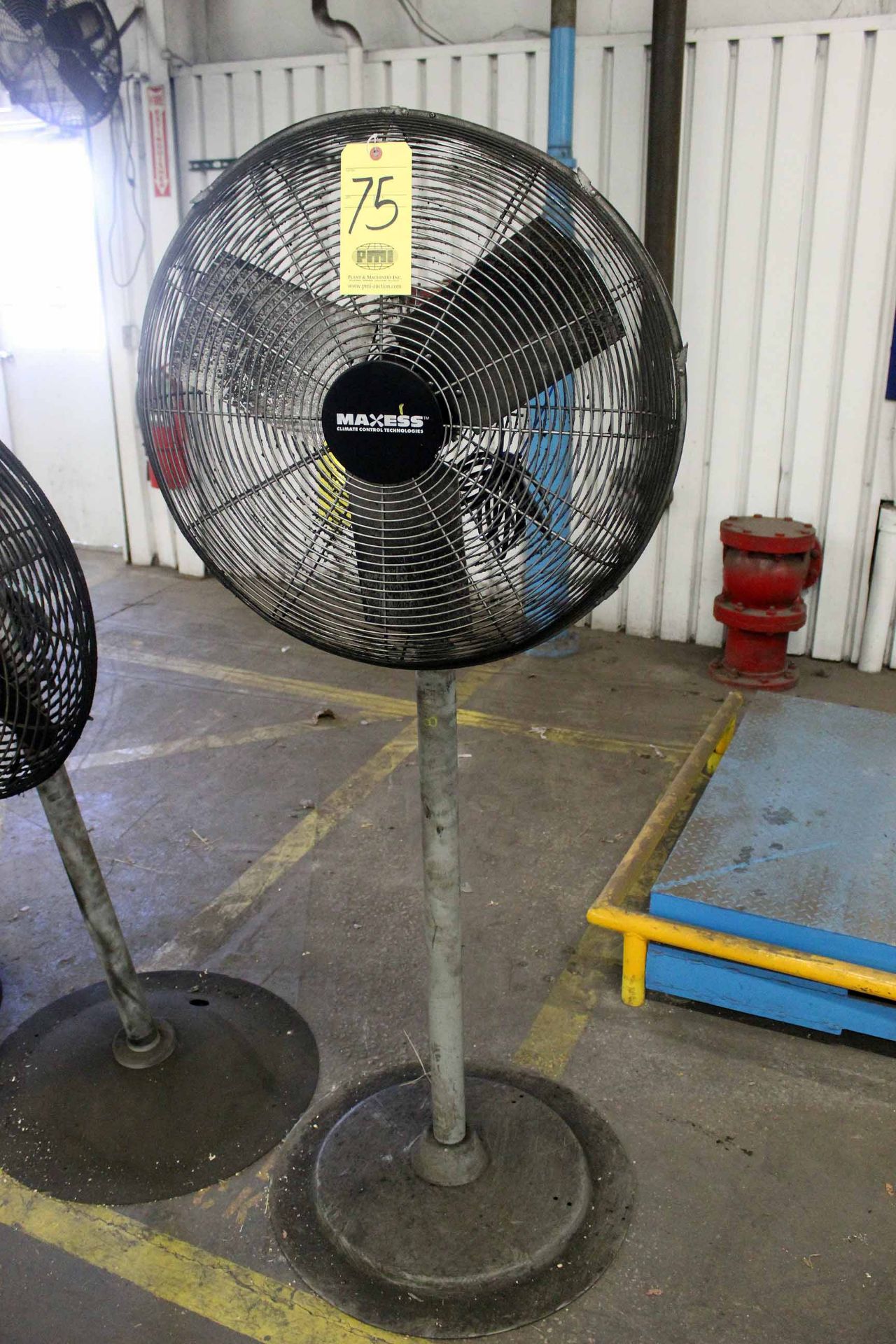 PEDESTAL FAN, 24"