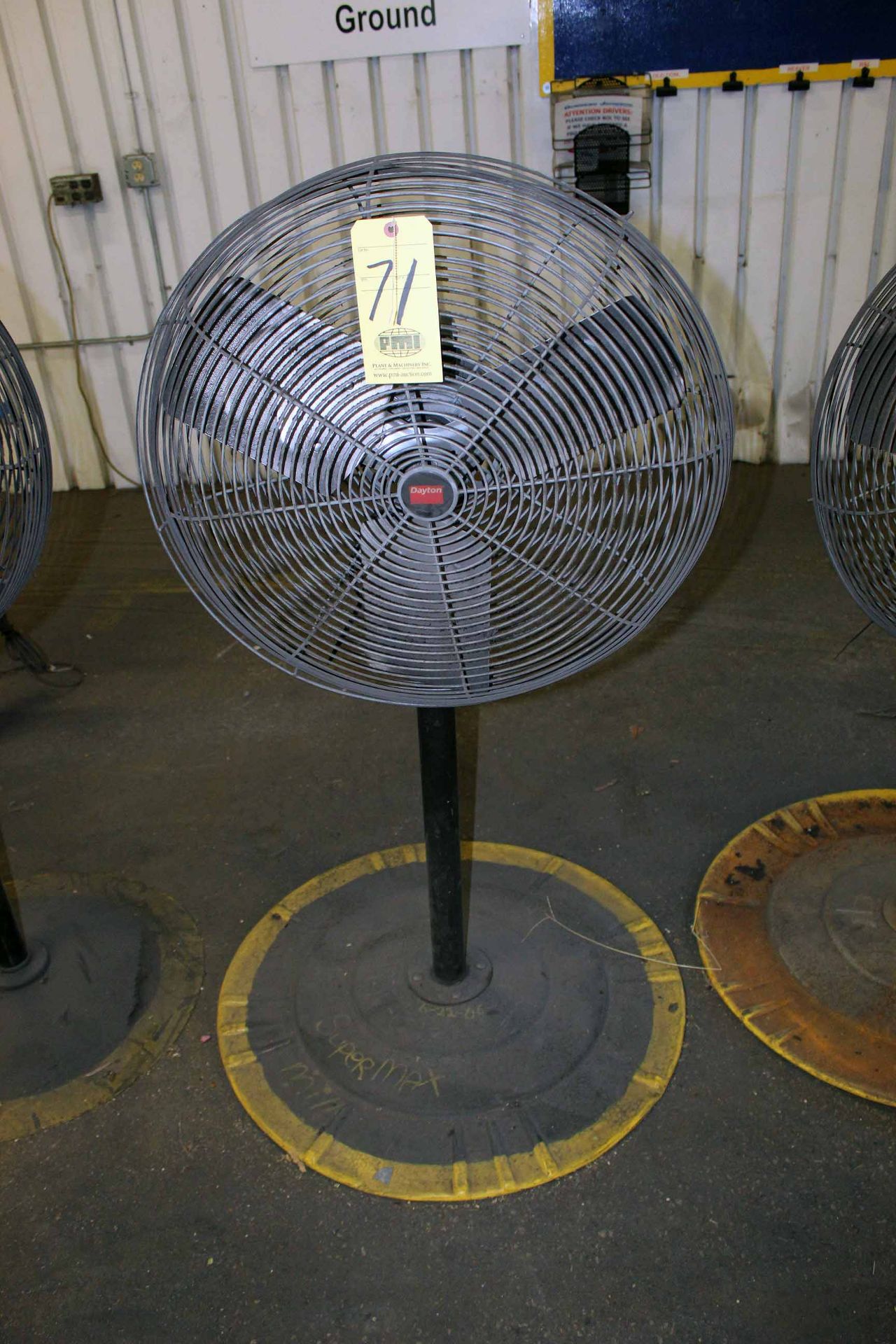 PEDESTAL FAN, 24"