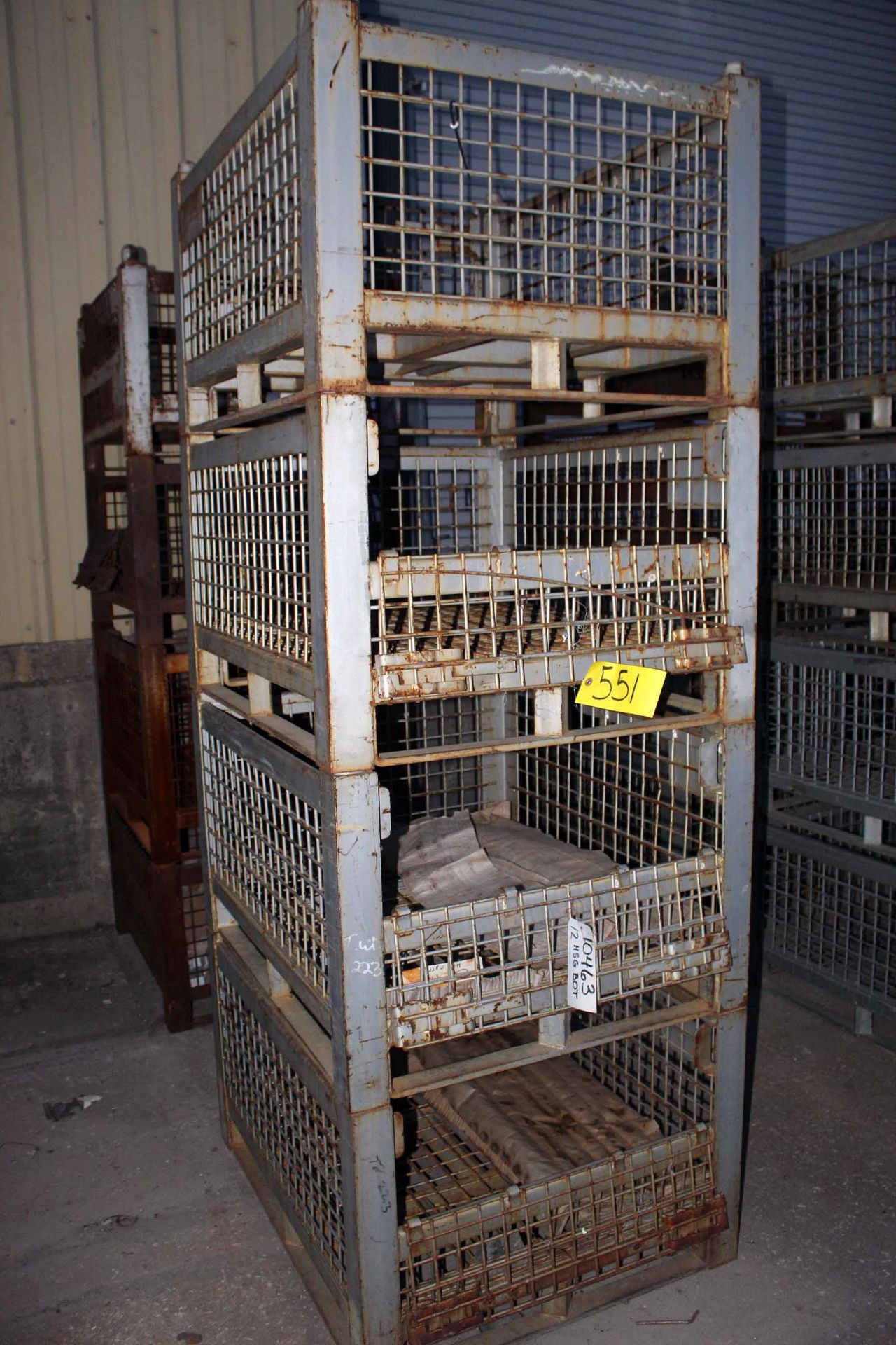 LOT OF STACKABLE WIRE MESH BASKETS