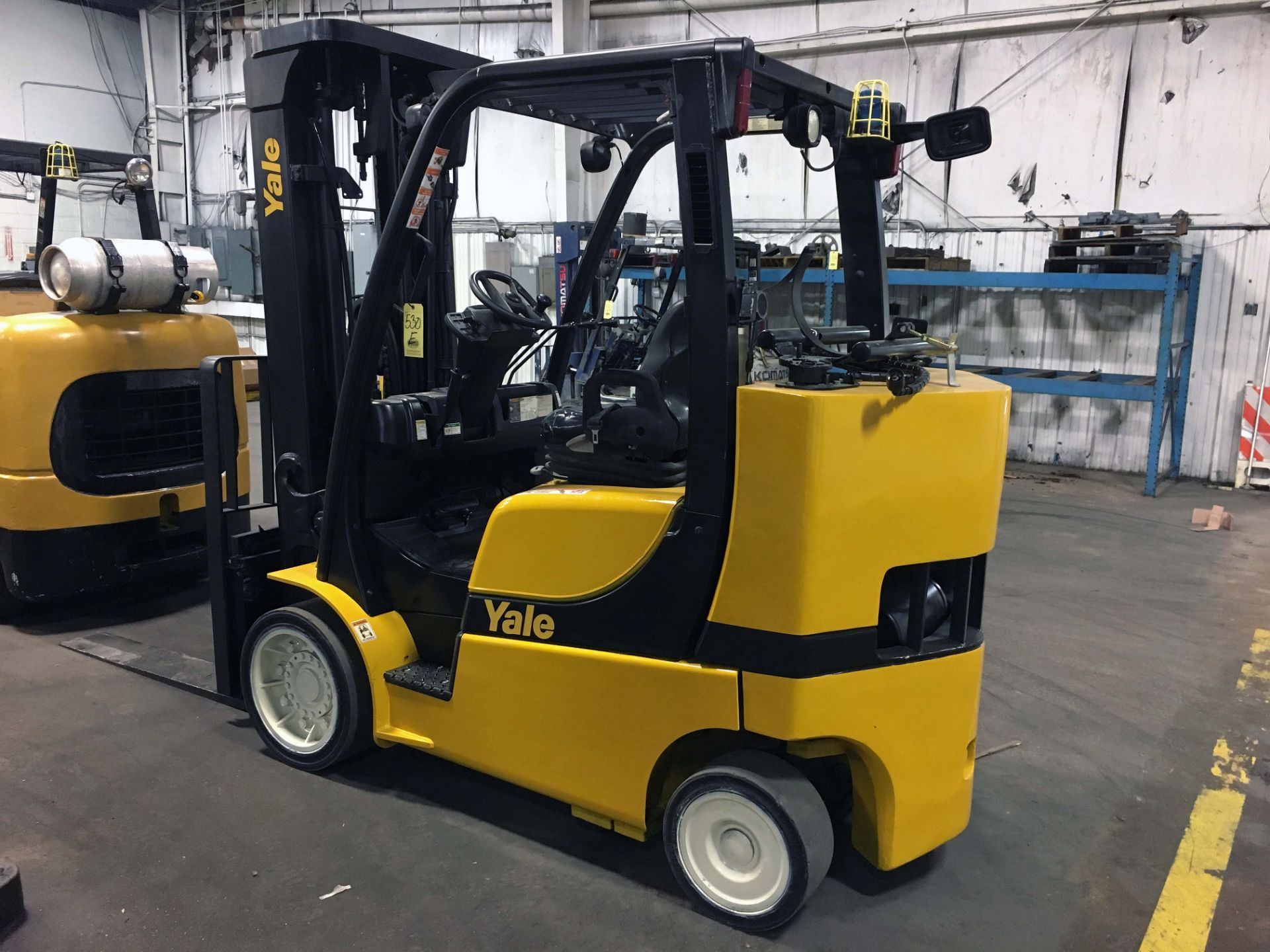 FORKLIFT, YALE 8,000-LB. BASE CAP. MDL. GLC080, new 2014, 94" triple stage mast, 204" lift ht., LPG, - Image 2 of 7