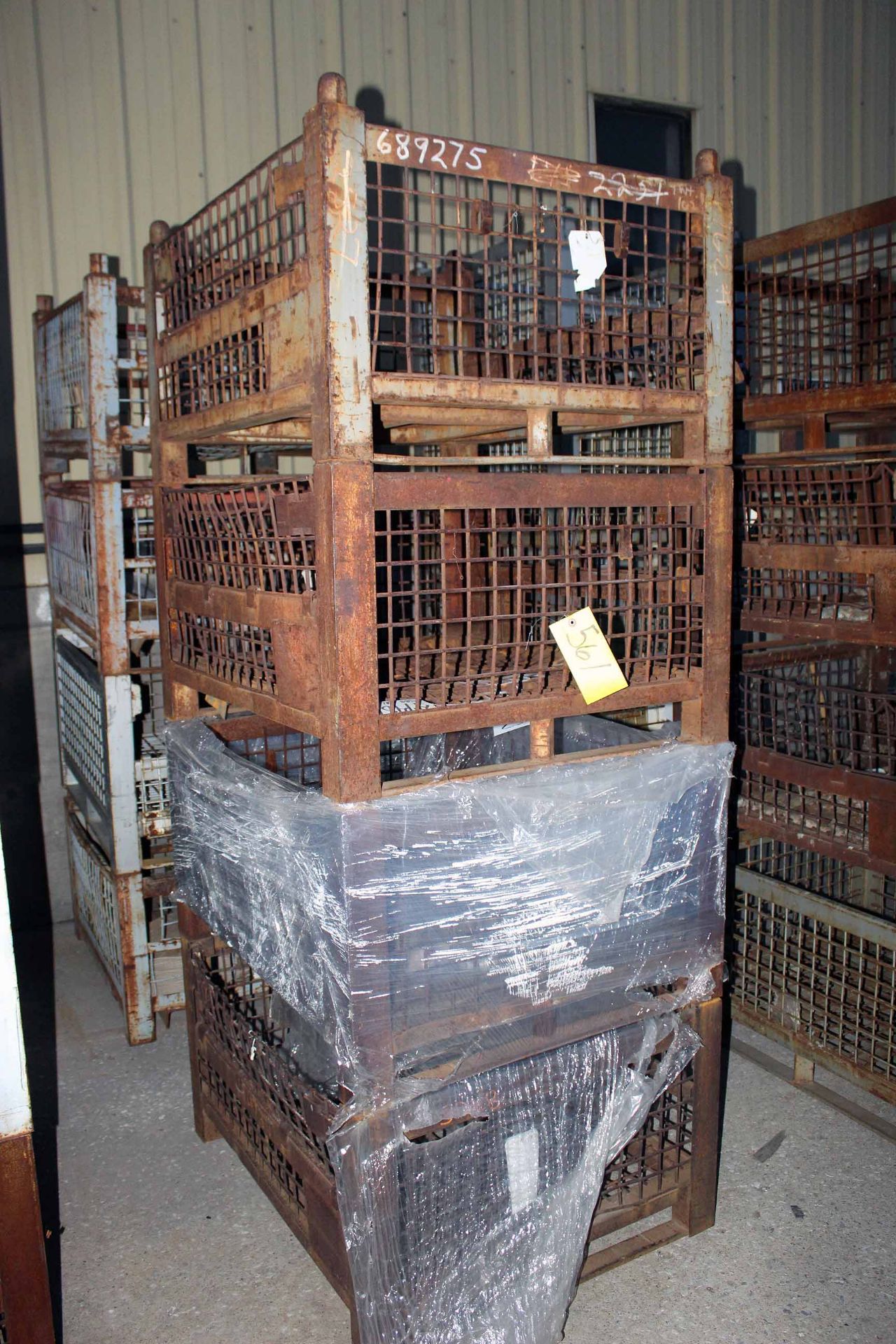 LOT OF STACKABLE WIRE MESH BASKETS