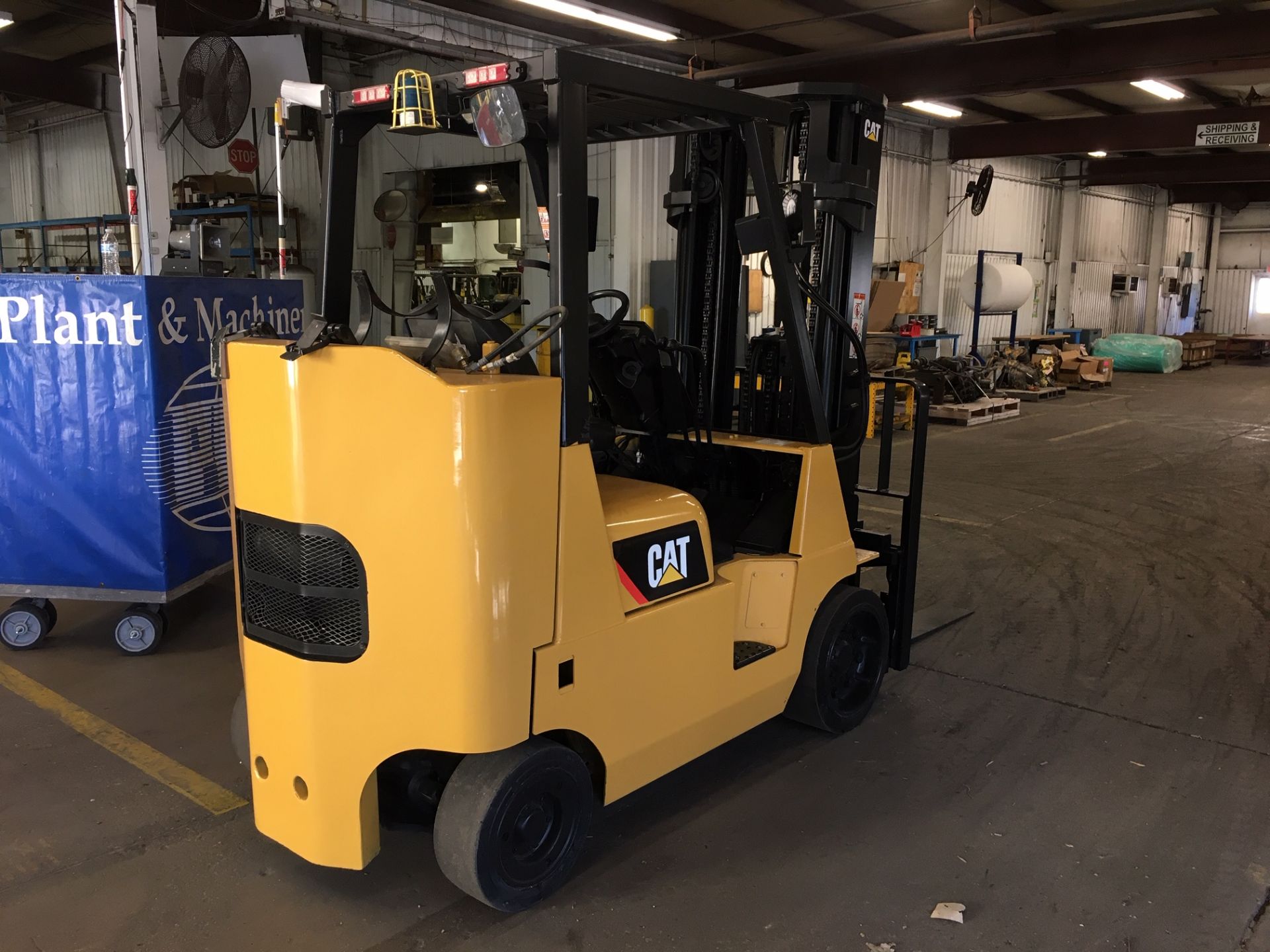 FORKLIFT, CAT 8,000-LB. BASE CAP. MDL. GC40K, new 2015, 93" triple stage mast, 201" lift ht., side - Image 3 of 7