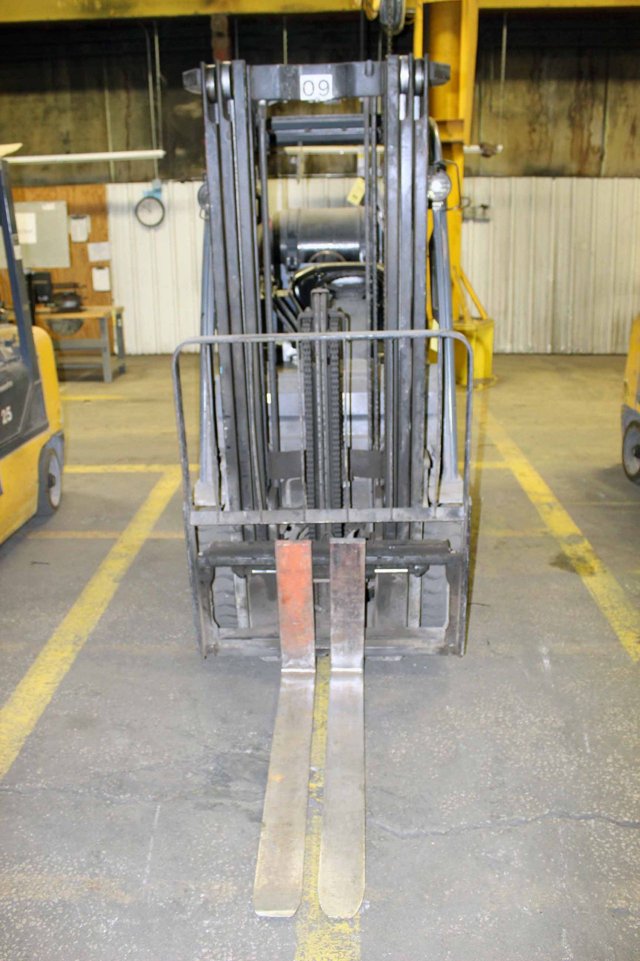 FORKLIFT, TOYOTA 5,000 LB. BASE CAP. MDL. 8FGCU-25, 4,500 lb. cap. @ 24” L.C., currently arranged - Image 2 of 4