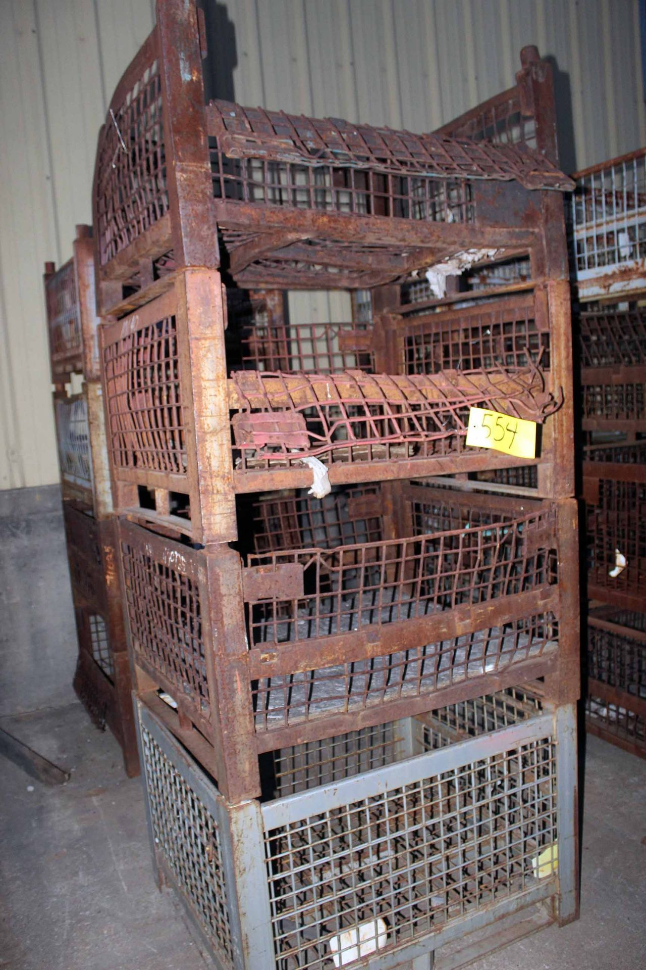 LOT OF STACKABLE WIRE MESH BASKETS