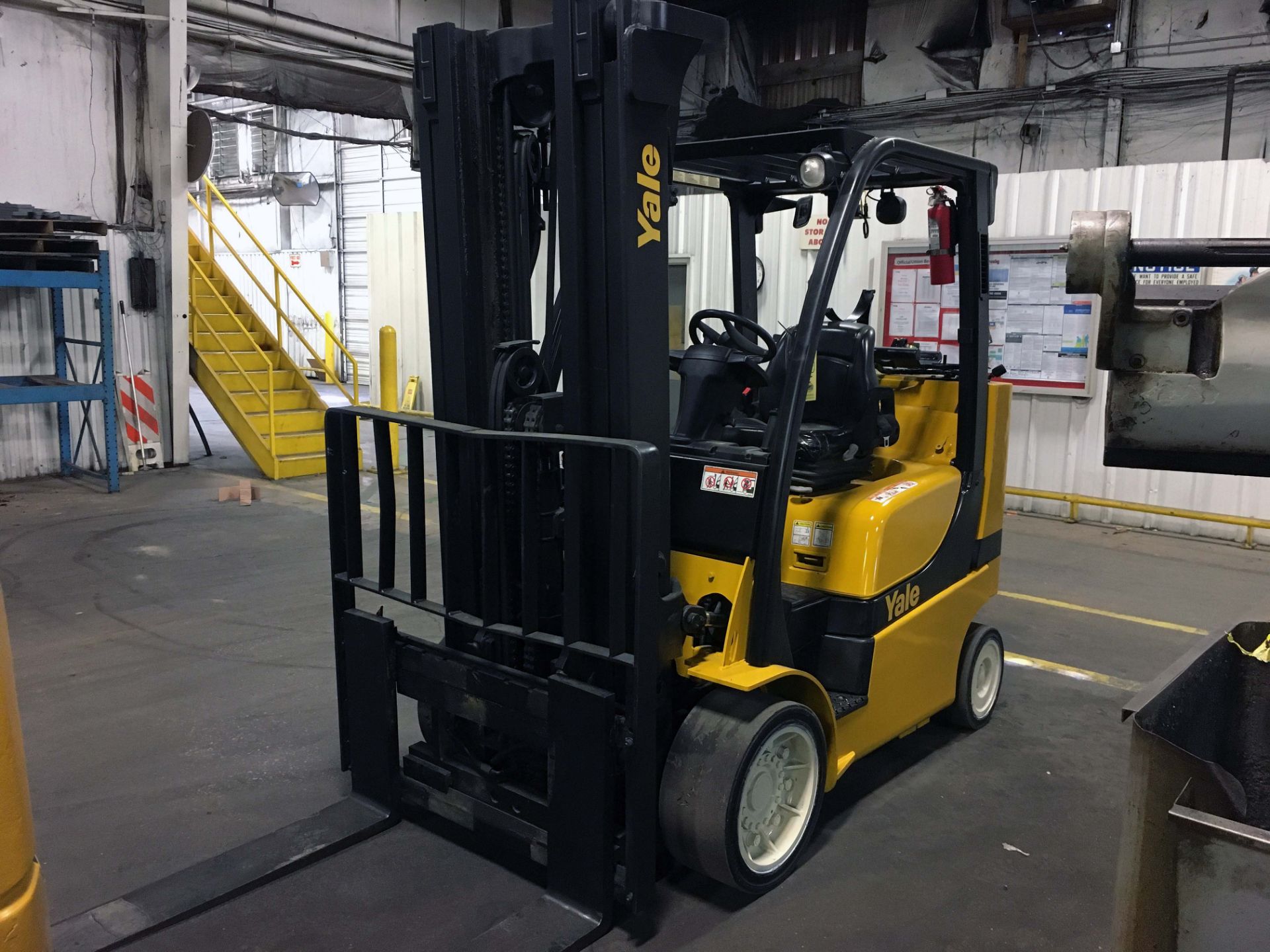 FORKLIFT, YALE 8,000-LB. BASE CAP. MDL. GLC080, new 2014, 94" triple stage mast, 204" lift ht., LPG,