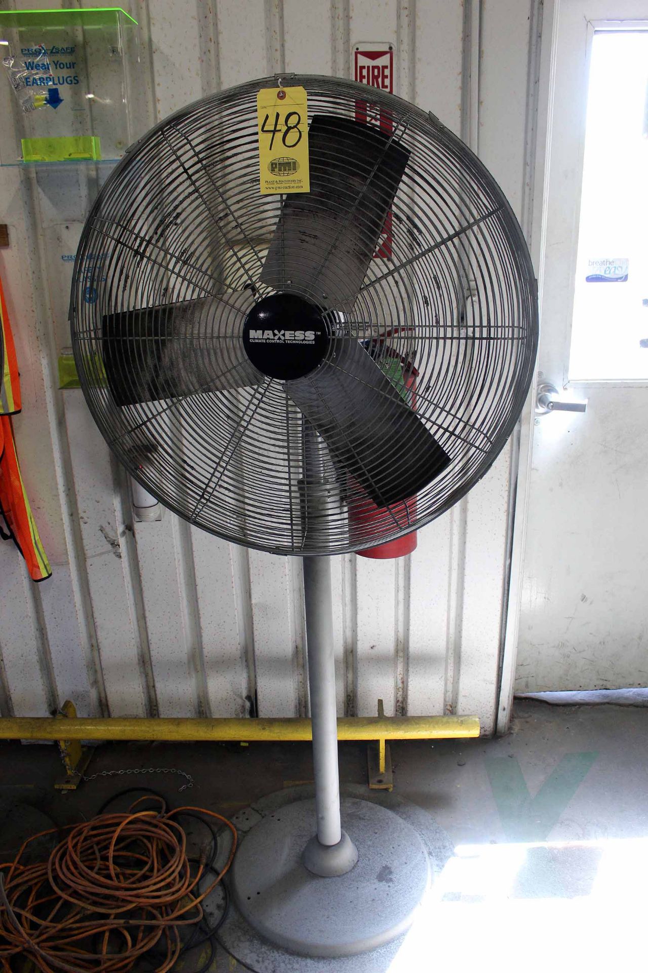 PEDESTAL FAN, 30"