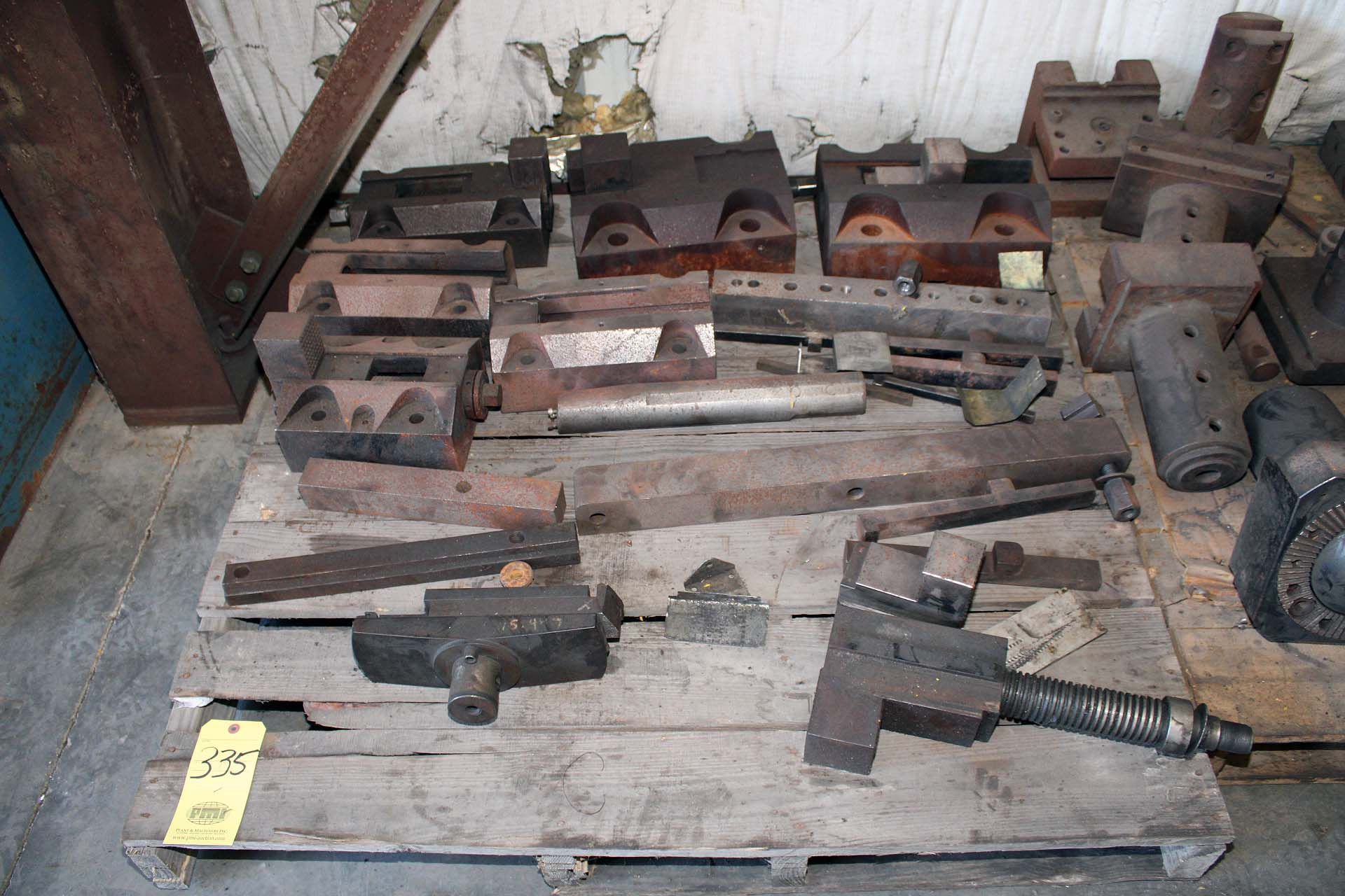 LOT CONSISTING OF: machine toolholders & workholding jaws (on two pallets) - Bild 3 aus 3